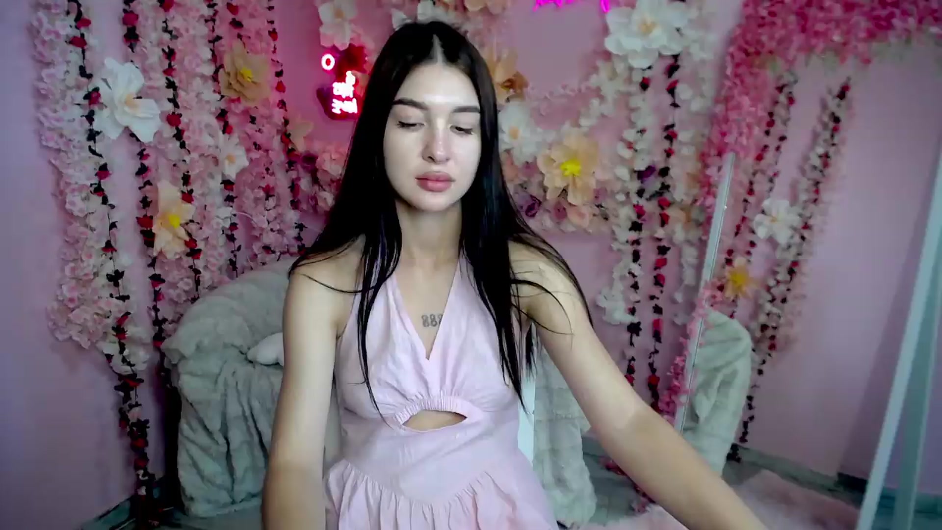 Gallery image thumbnail from GraceBennet's myfreecams stream on, 08/17/2026, 10:10 image 2 of 20