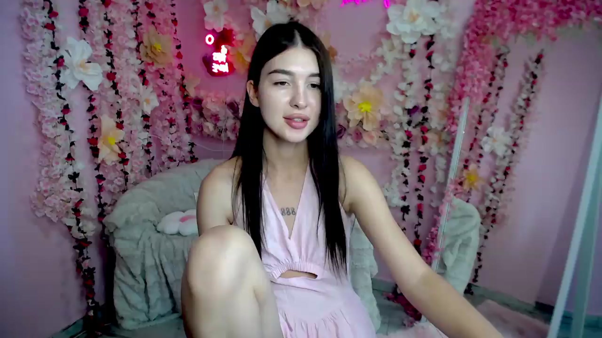 Gallery image thumbnail from GraceBennet's myfreecams stream on, 08/17/2026, 11:01 image 3 of 20