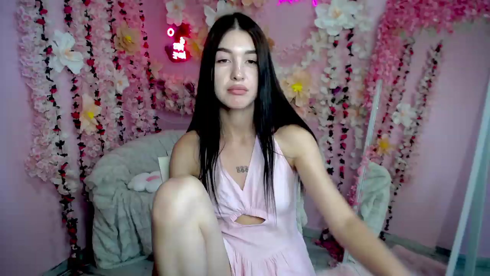 Gallery image thumbnail from GraceBennet's myfreecams stream on, 08/17/2026, 11:01 image 17 of 20