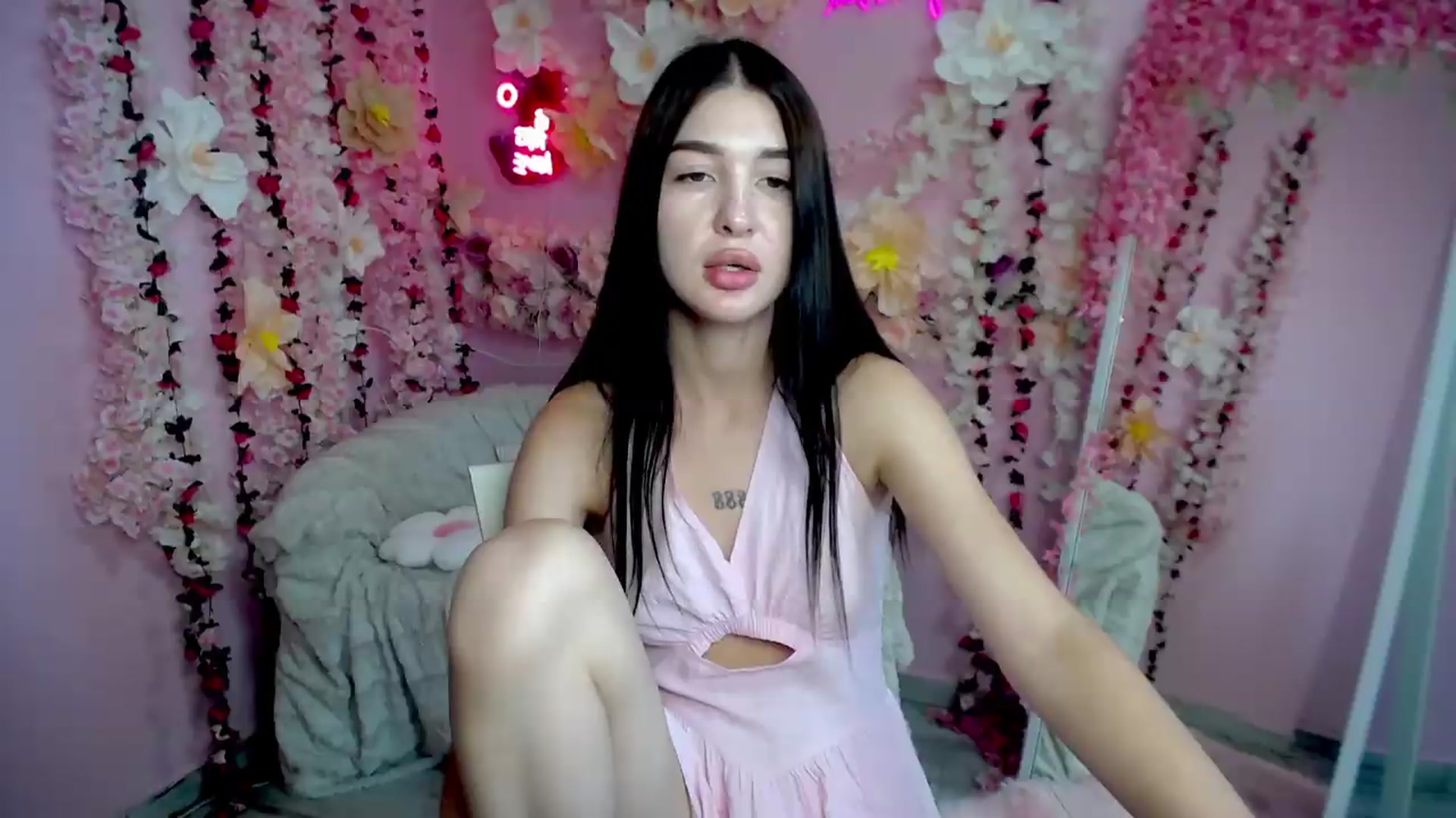 Gallery image thumbnail from GraceBennet's myfreecams stream on, 08/17/2026, 11:01 image 19 of 20