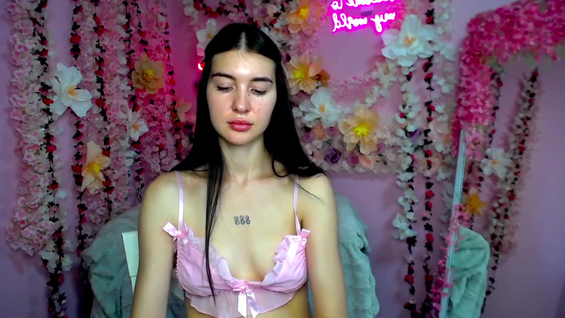 Gallery image thumbnail from GraceBennet's myfreecams stream on, 08/23/2026, 11:04 image 13 of 20