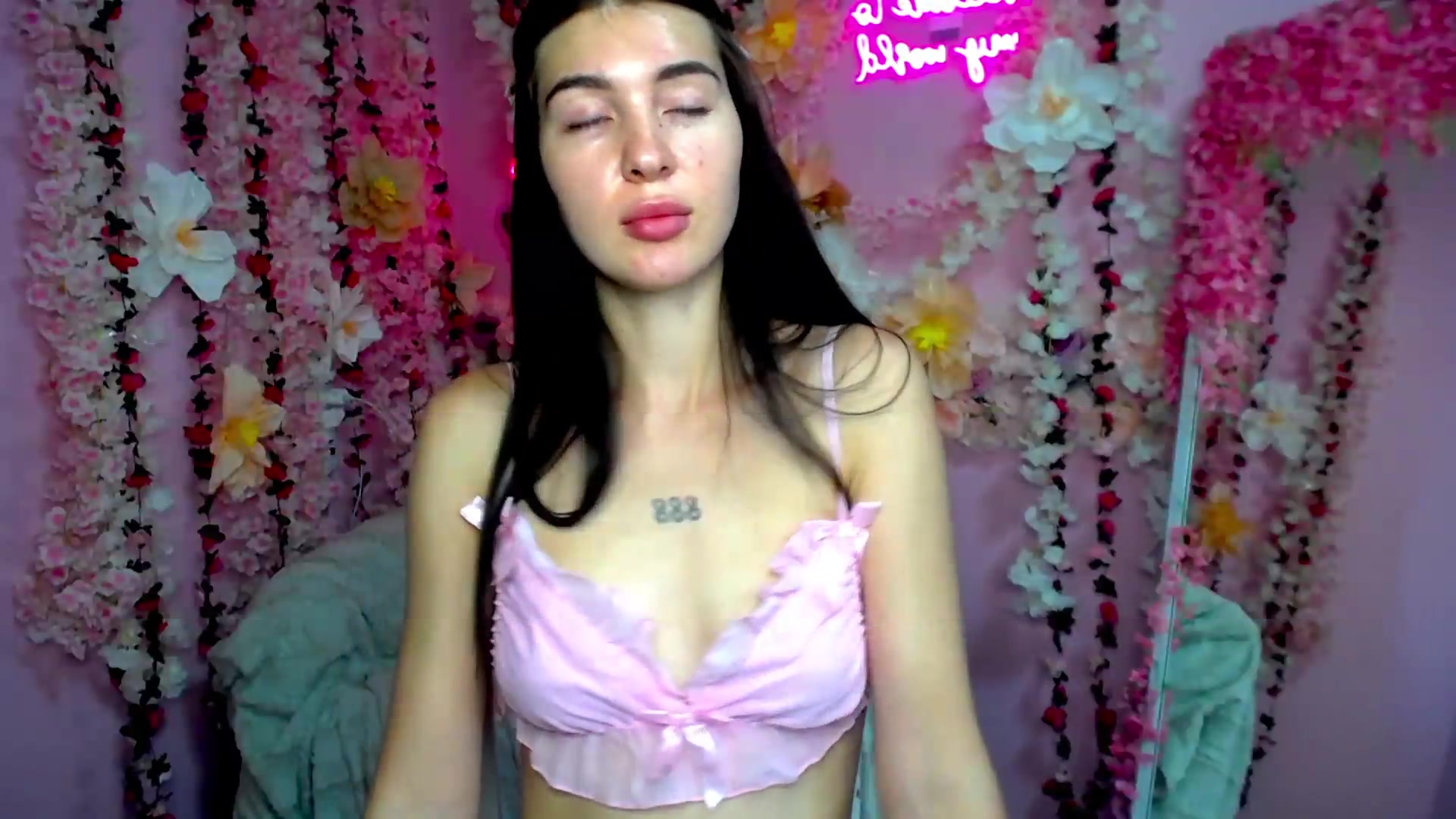 Gallery image thumbnail from GraceBennet's myfreecams stream on, 08/23/2026, 11:04 image 4 of 20
