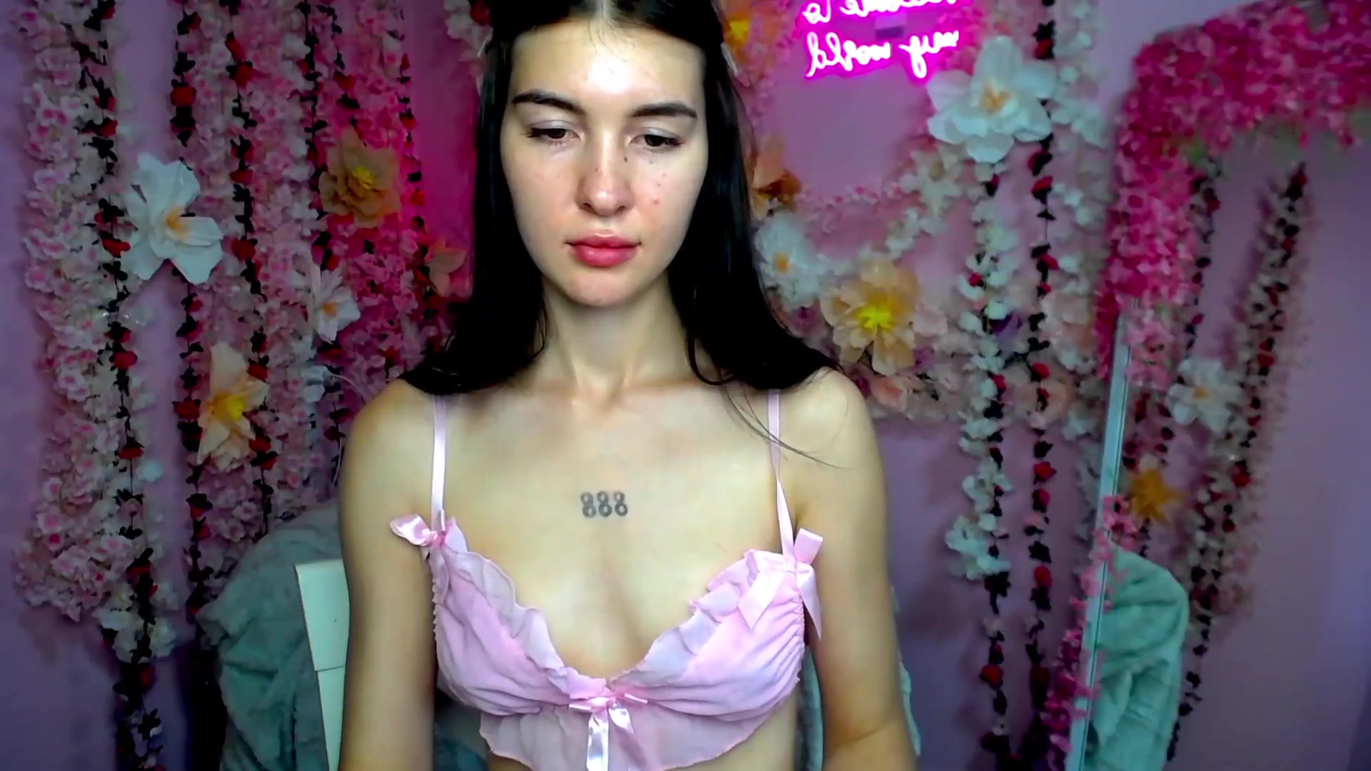 Gallery image thumbnail from GraceBennet's myfreecams stream on, 08/23/2026, 11:04 image 12 of 20