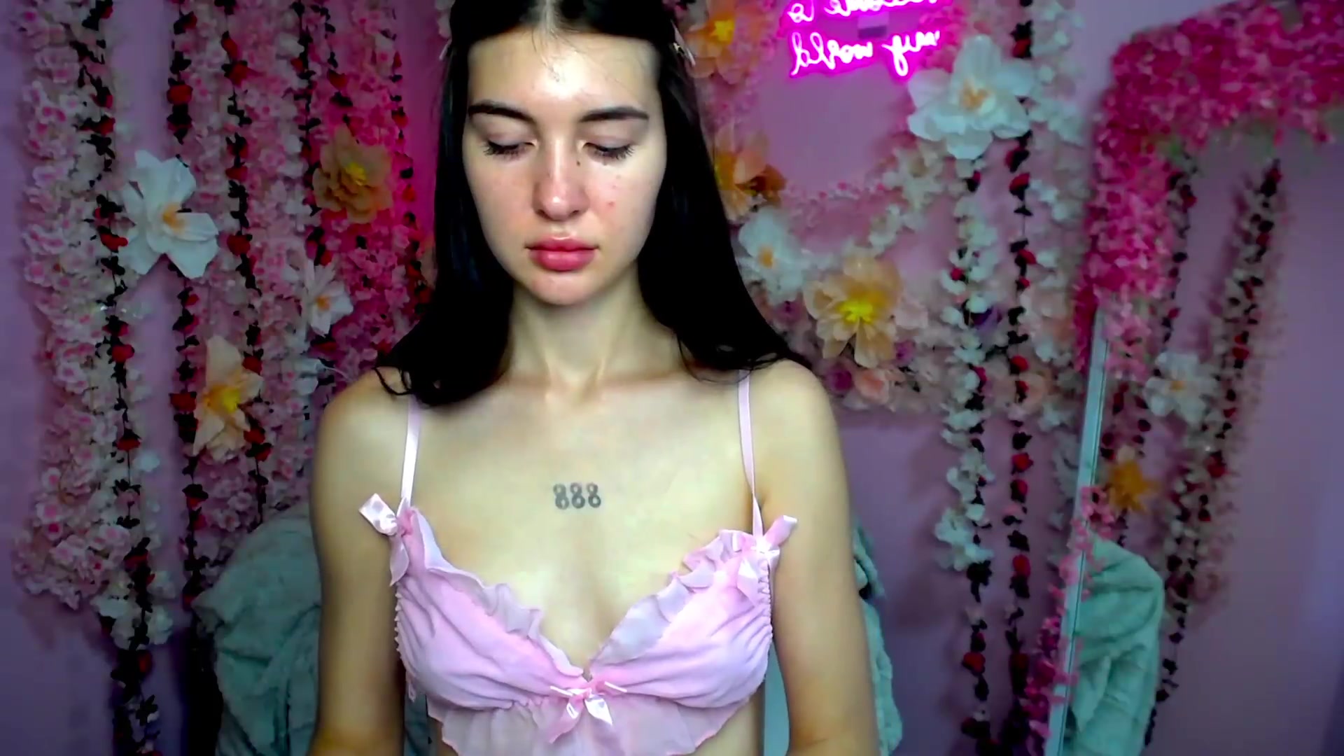 Gallery image thumbnail from GraceBennet's myfreecams stream on, 08/23/2026, 11:04 image 3 of 20