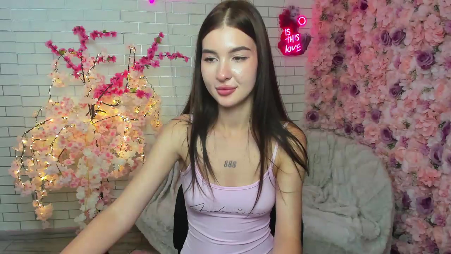 Gallery image thumbnail from GraceBennet's myfreecams stream on, 09/19/2026, 17:38 image 17 of 20