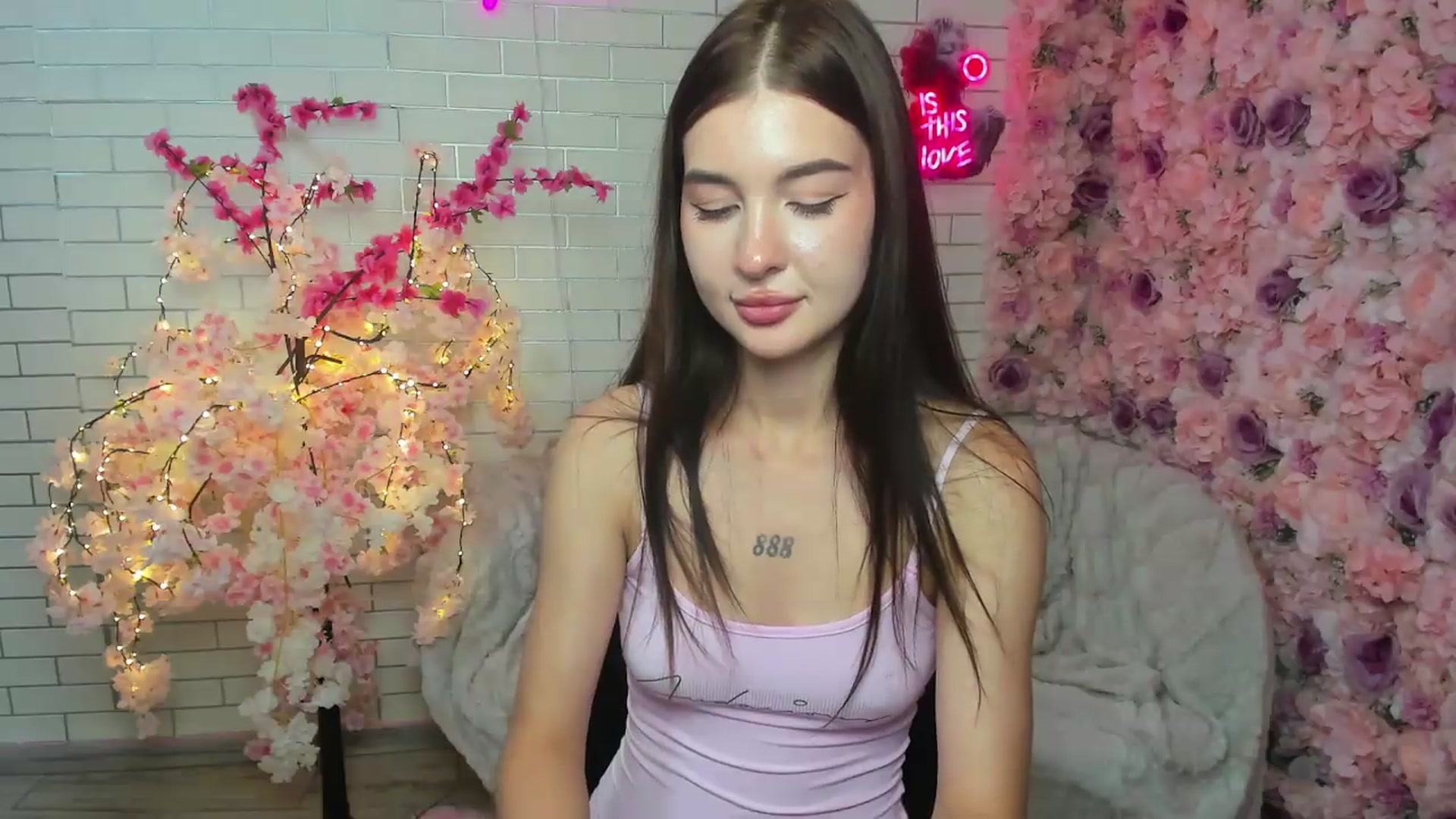 Gallery image thumbnail from GraceBennet's myfreecams stream on, 09/19/2026, 17:38 image 18 of 20