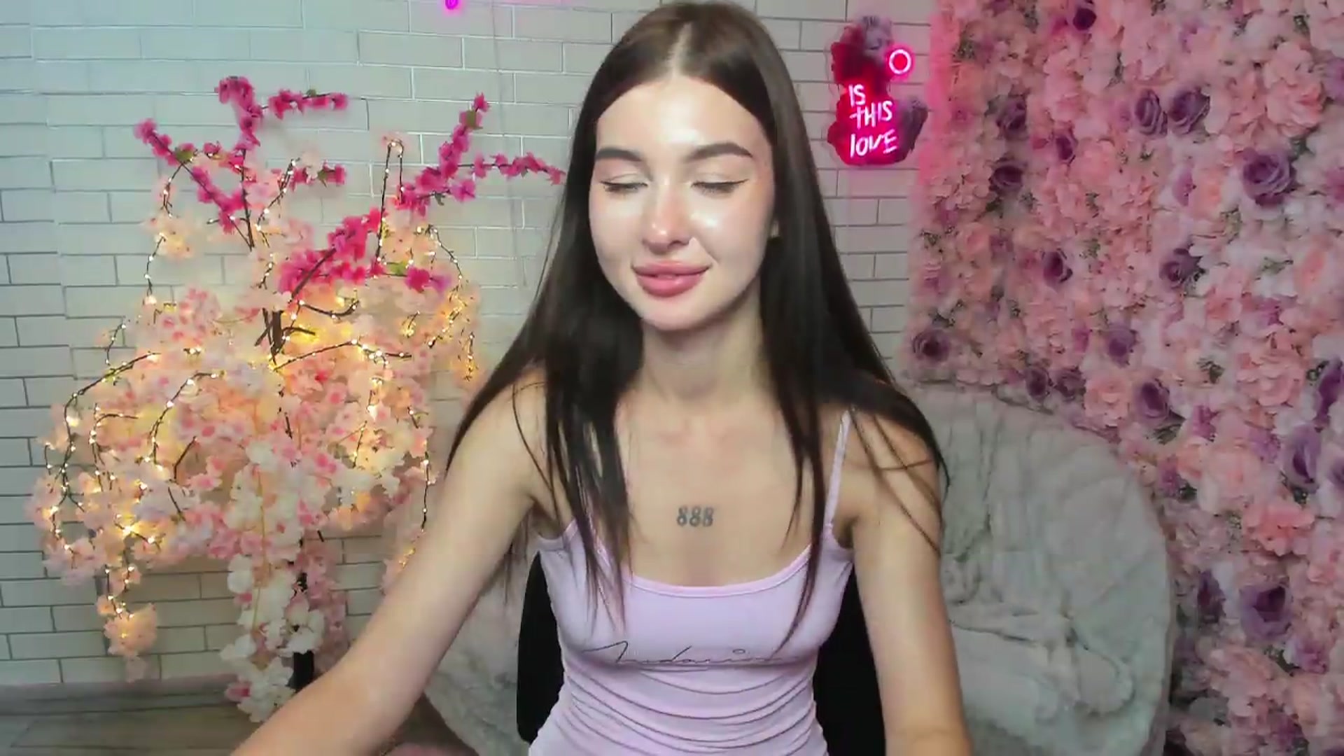 Gallery image thumbnail from GraceBennet's myfreecams stream on, 09/19/2026, 17:38 image 16 of 20