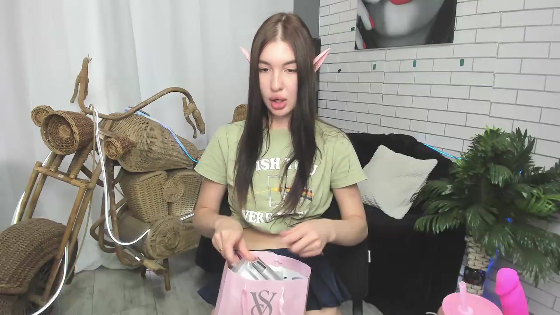 Gallery image thumbnail from GraceBennet's myfreecams stream on, 09/22/2026, 12:40 image 5 of 20