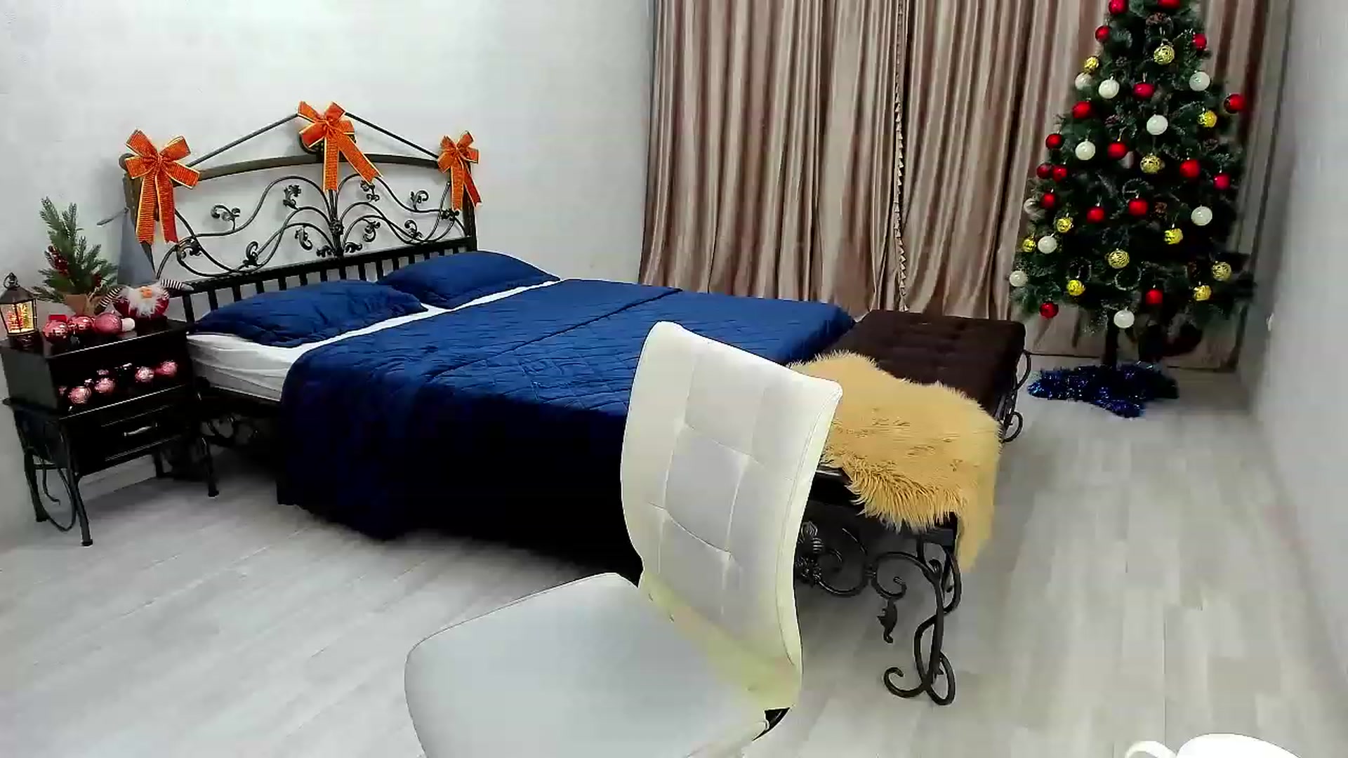 Gallery image thumbnail from GracePanther's myfreecams stream on, 12/16/2022, 02:08 image 18 of 20