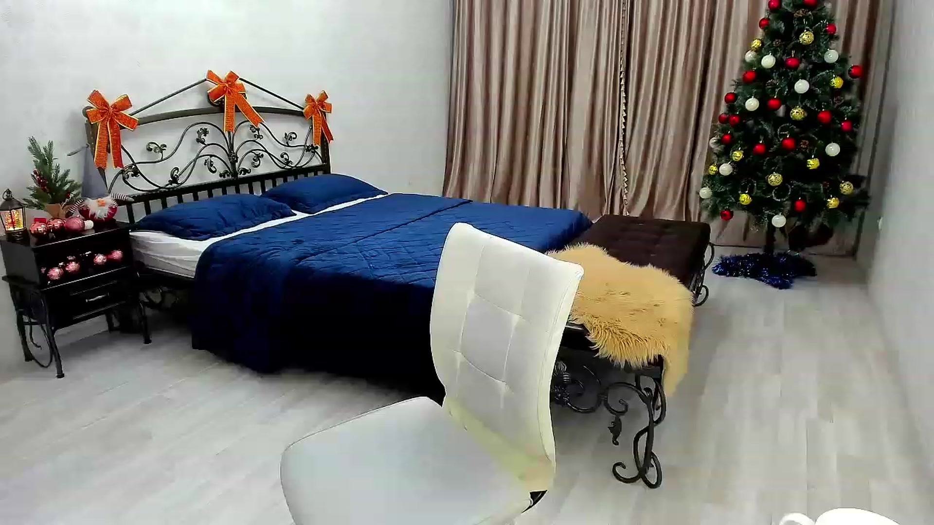 Gallery image thumbnail from GracePanther's myfreecams stream on, 12/16/2022, 02:08 image 17 of 20