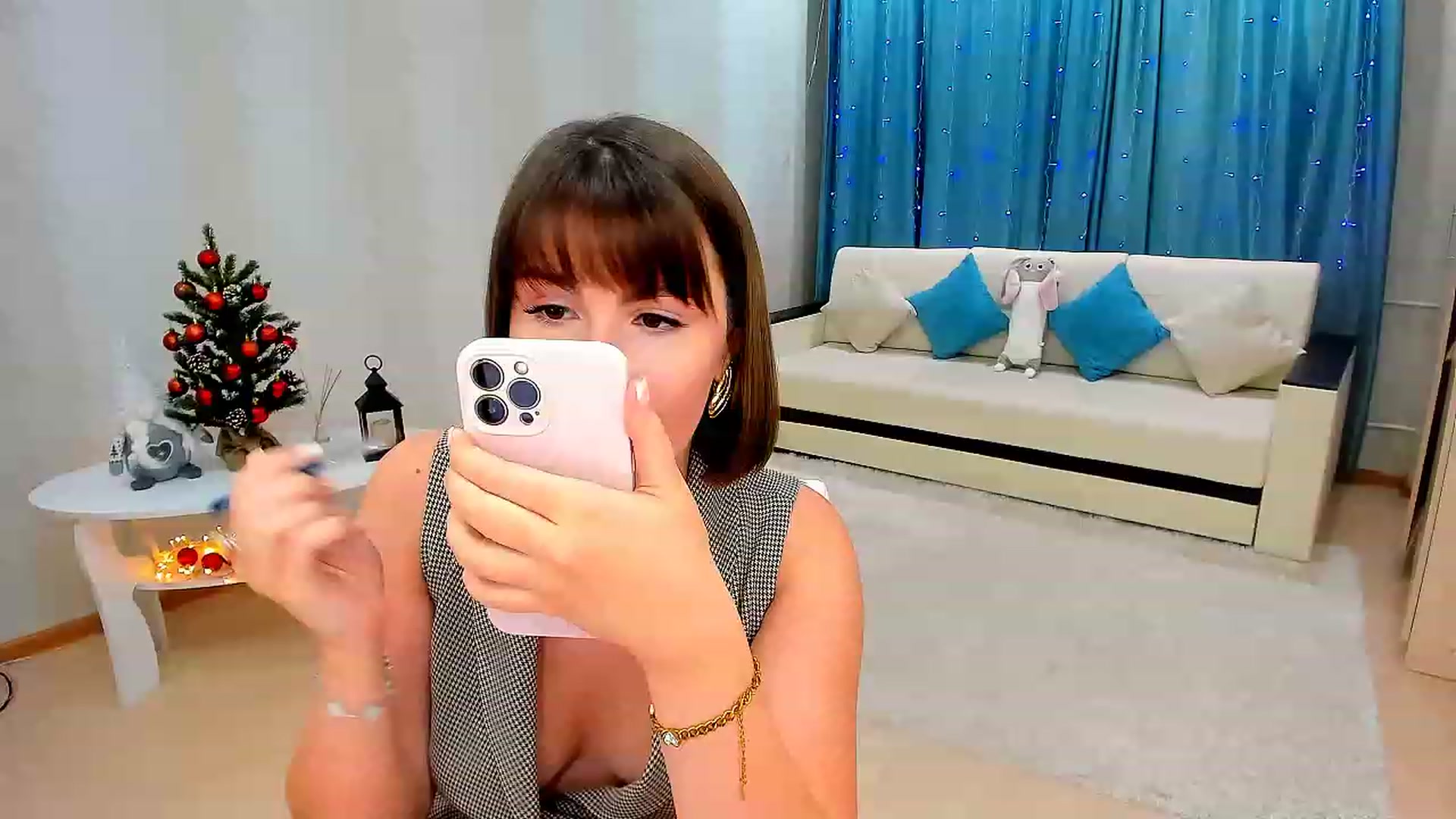 Gallery image thumbnail from GracePanther's myfreecams stream on, 12/20/2022, 07:04 image 2 of 20