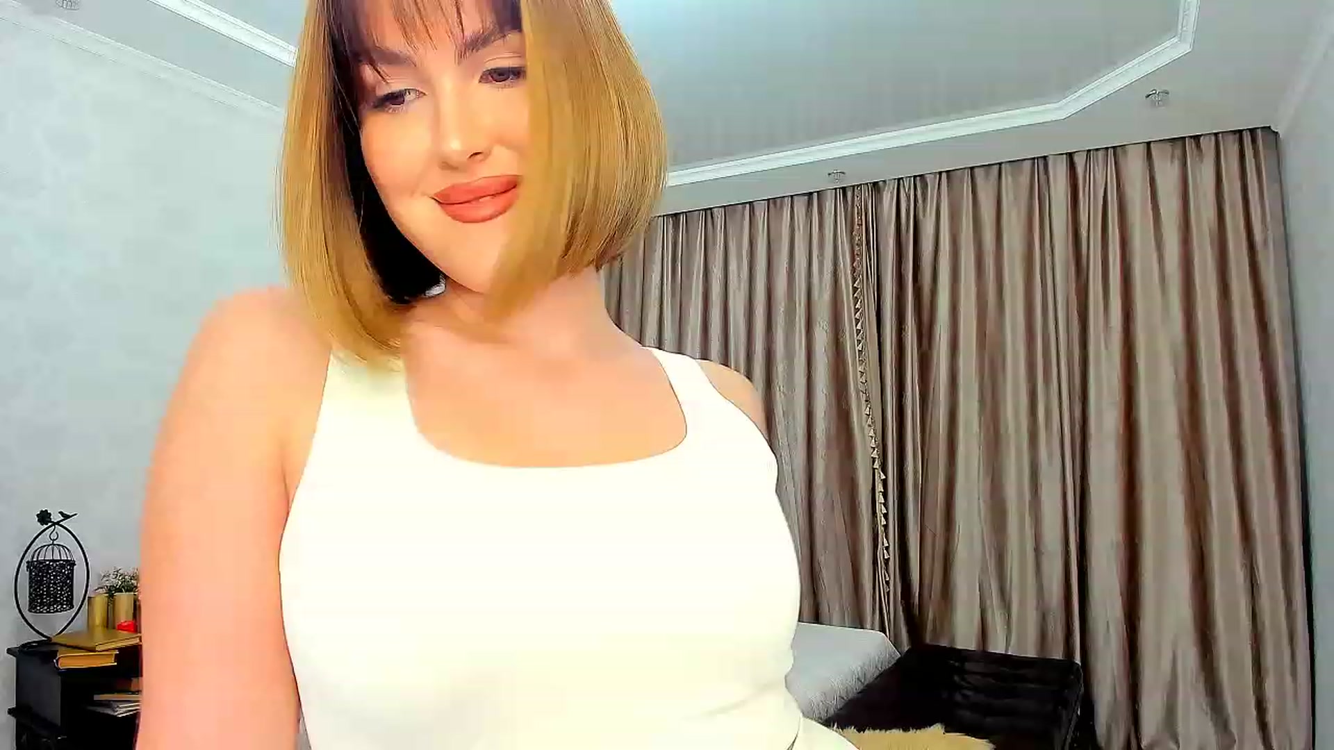 Gallery image thumbnail from GracePanther's myfreecams stream on, 03/07/2023, 07:00 image 2 of 20