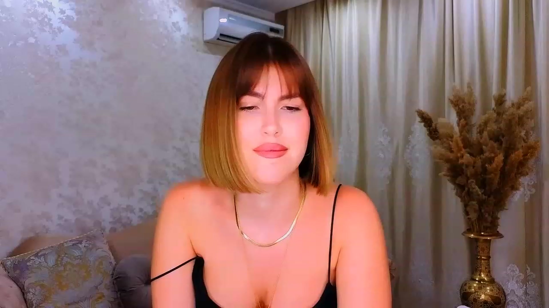 Gallery image thumbnail from GracePanther's myfreecams stream on, 06/18/2023, 14:19 image 17 of 20