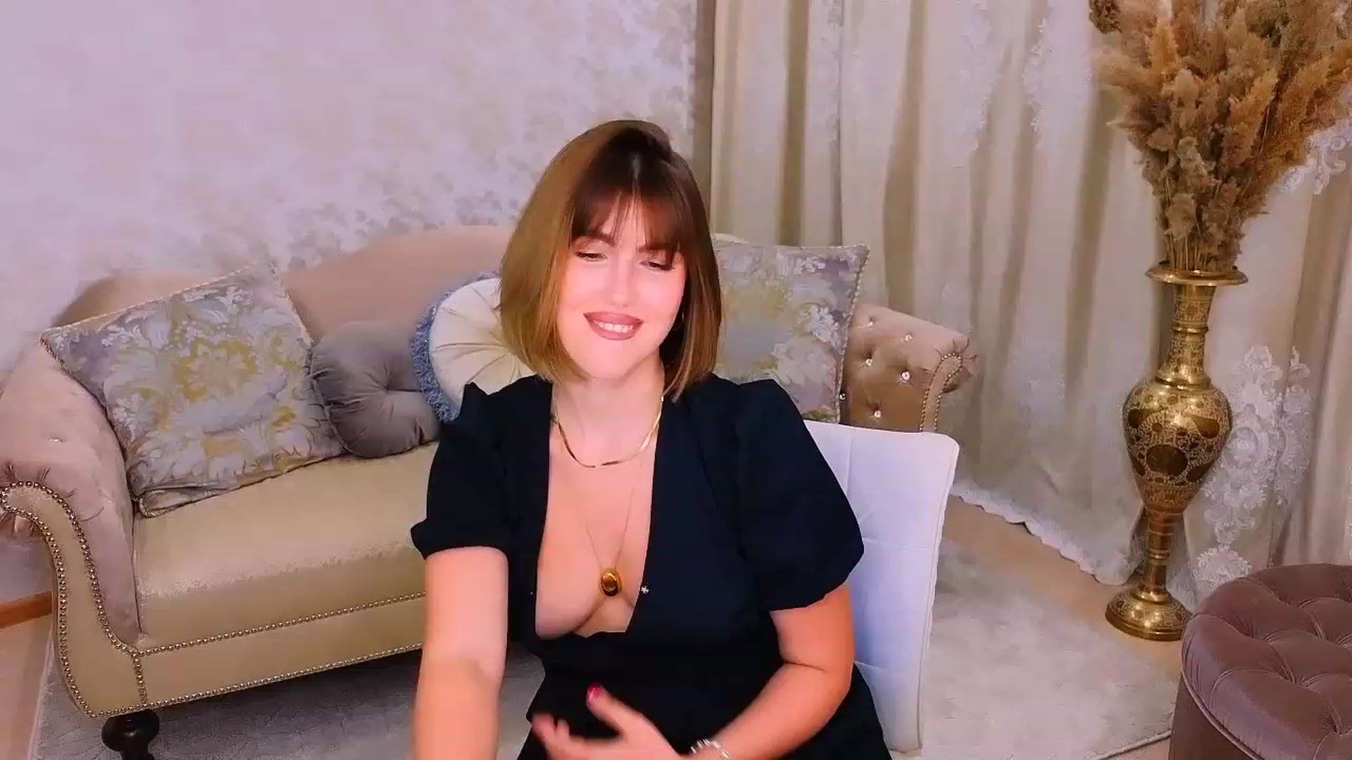 Gallery image thumbnail from GracePanther's myfreecams stream on, 06/18/2023, 16:07 image 4 of 20