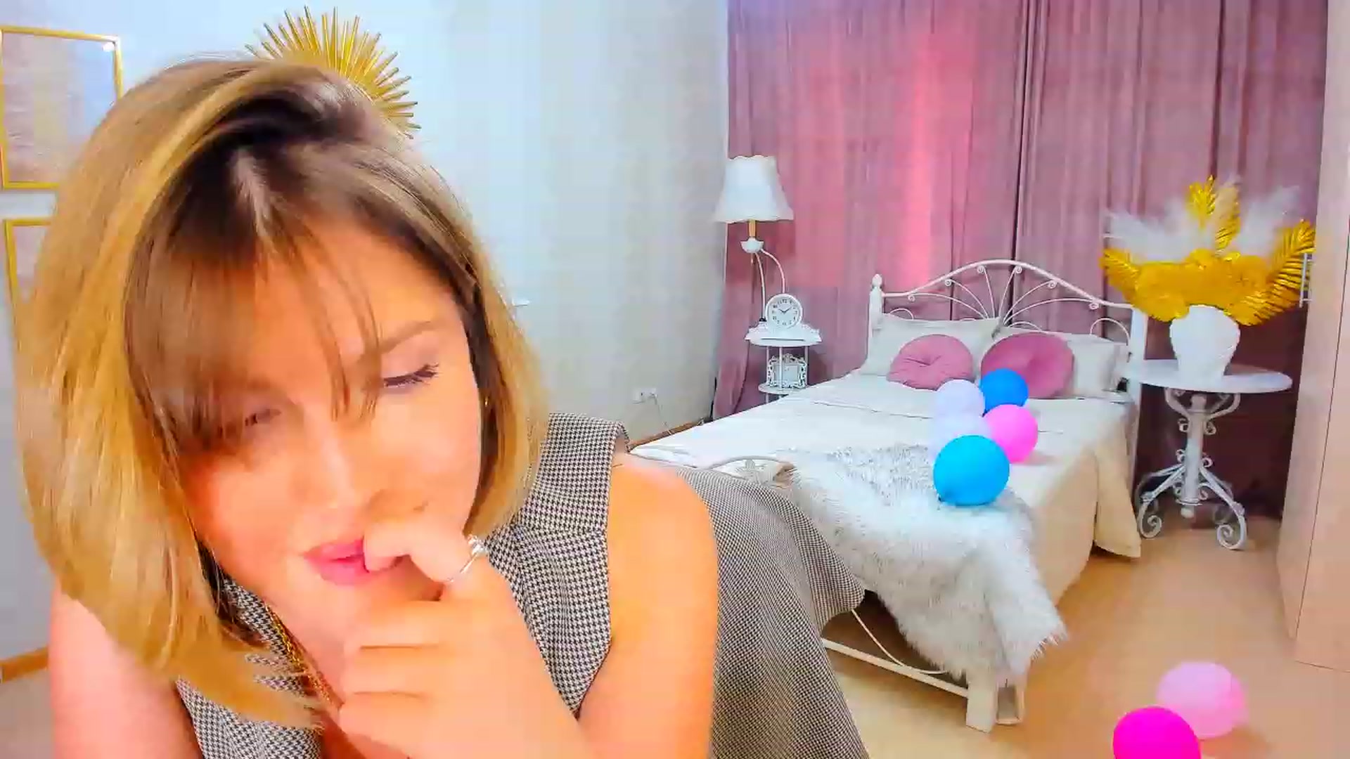 Gallery image thumbnail from GracePanther's myfreecams stream on, 09/19/2023, 07:32 image 19 of 20