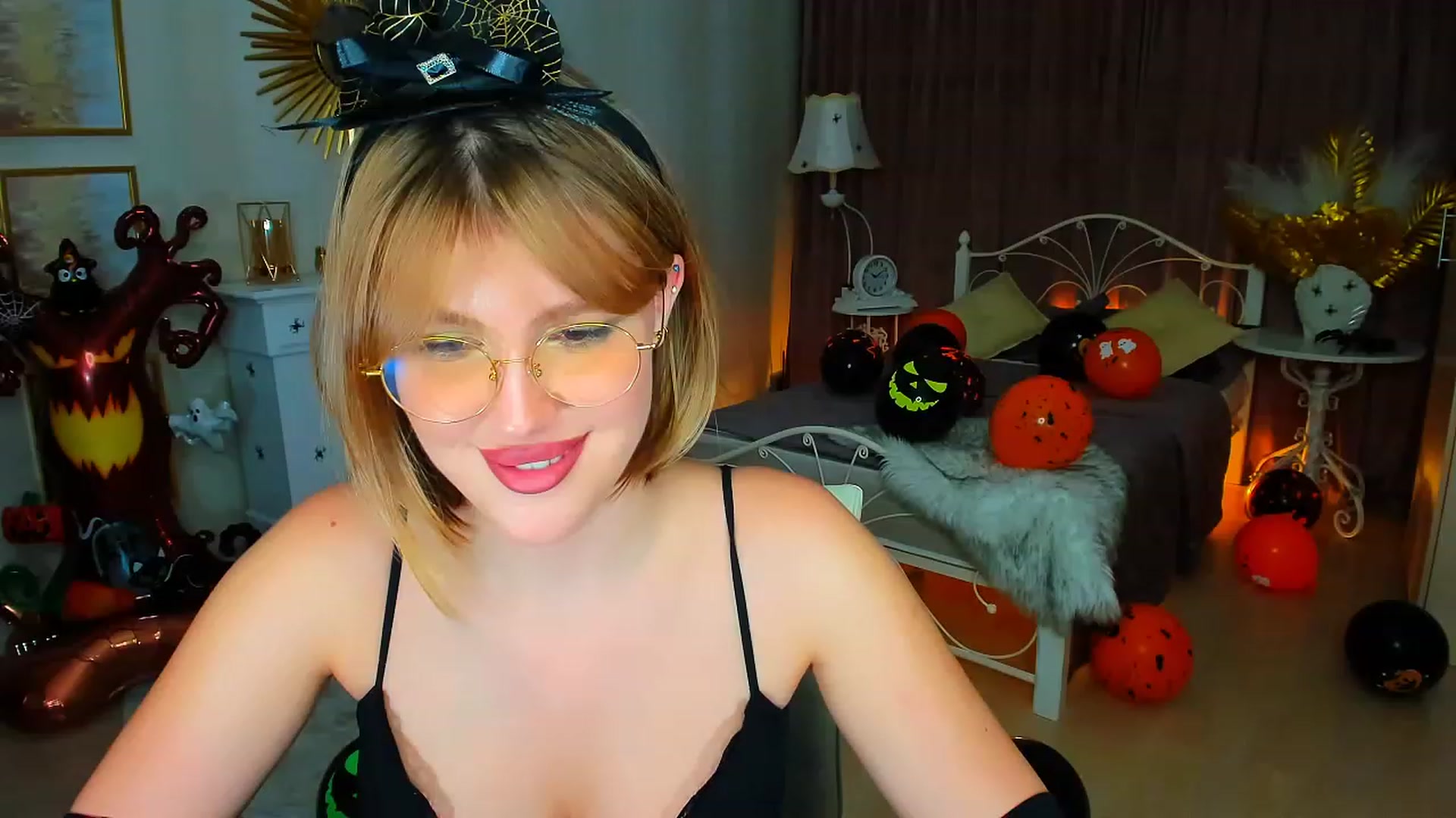 Gallery image thumbnail from GracePanther's myfreecams stream on, 10/31/2023, 07:47 image 4 of 20
