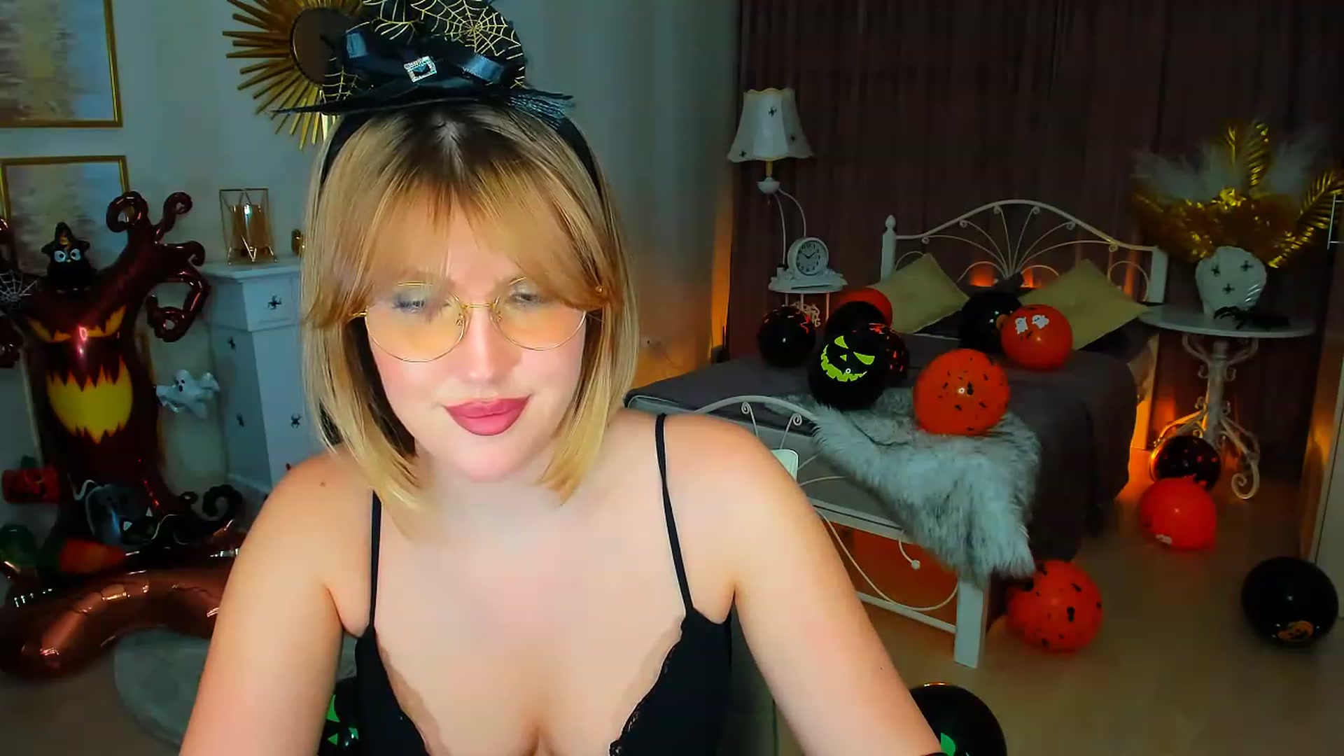 Gallery image thumbnail from GracePanther's myfreecams stream on, 10/31/2023, 07:47 image 8 of 20