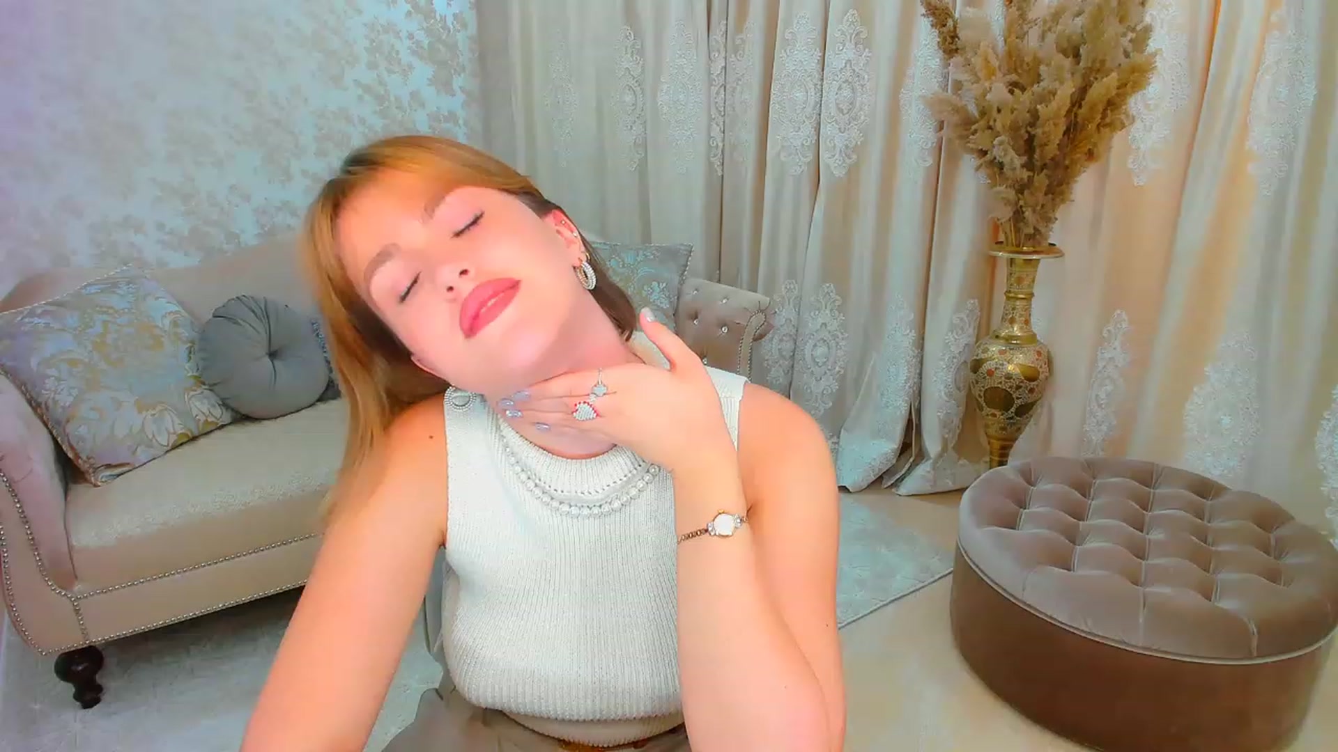 Gallery image thumbnail from GracePanther's myfreecams stream on, 11/13/2023, 07:51 image 10 of 20