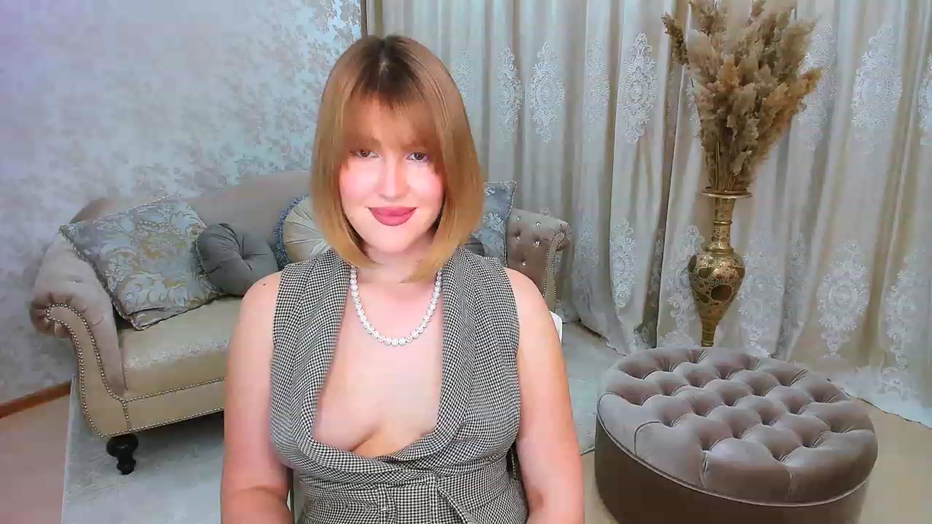 Gallery image thumbnail from GracePanther's myfreecams stream on, 11/29/2023, 08:16 image 10 of 20