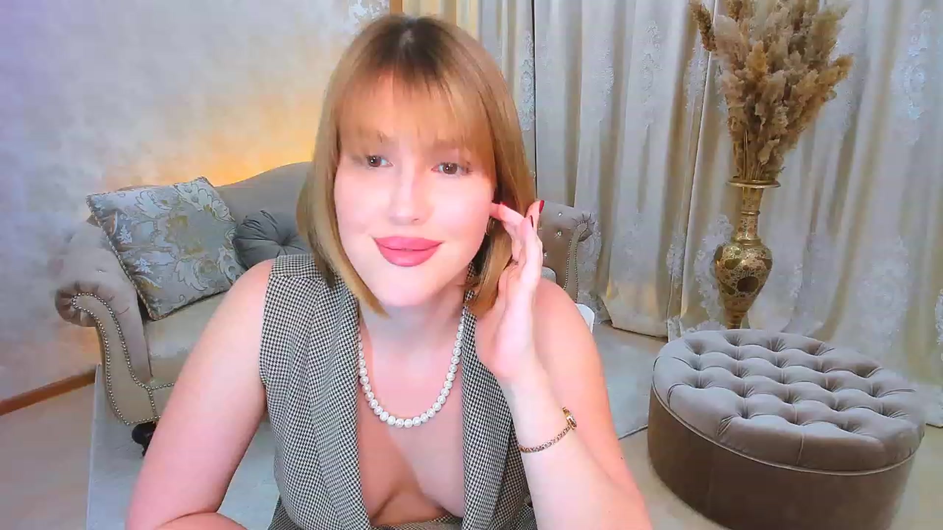 Gallery image thumbnail from GracePanther's myfreecams stream on, 12/07/2023, 08:17 image 11 of 20