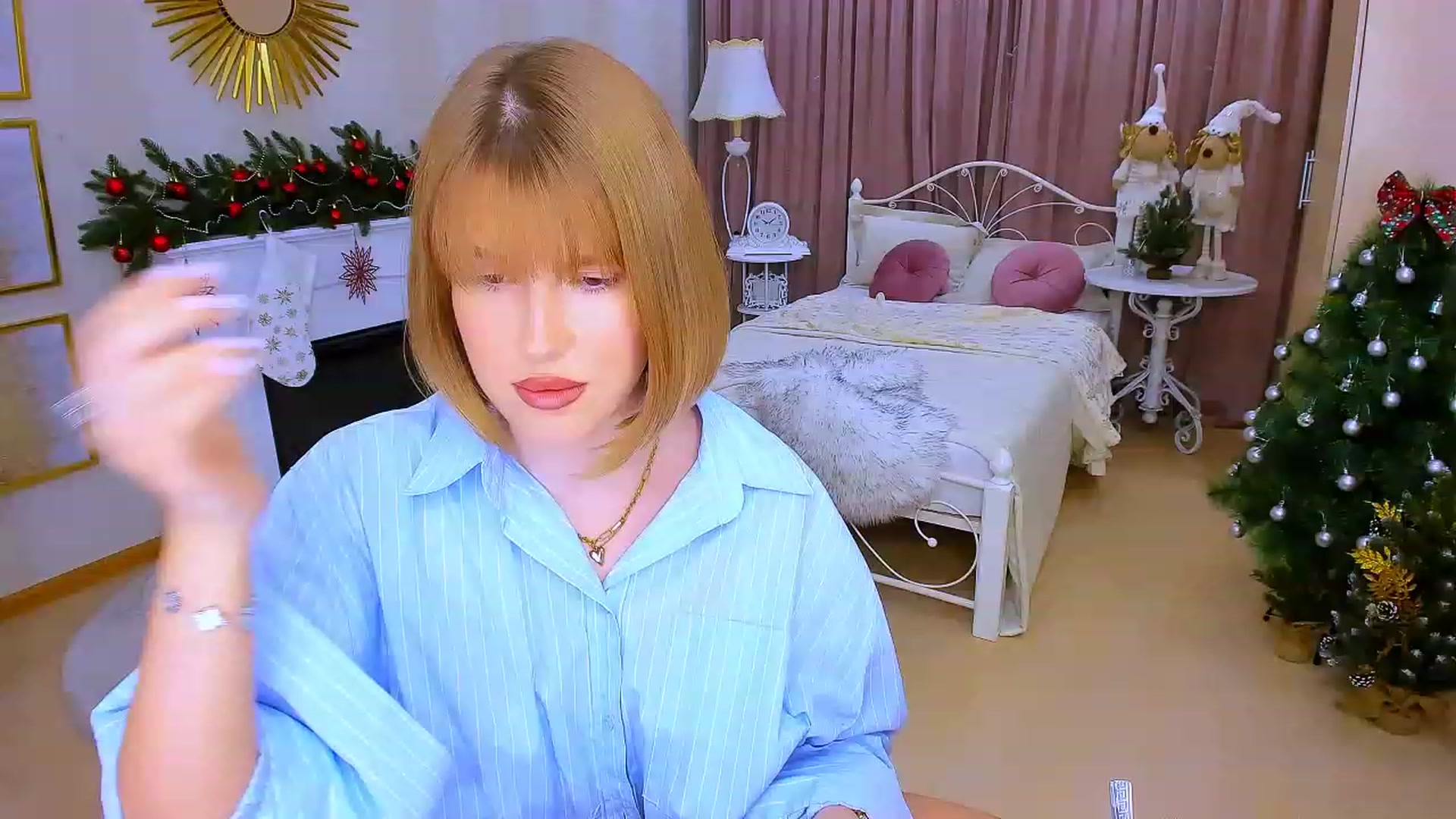 Gallery image thumbnail from GracePanther's myfreecams stream on, 12/24/2023, 09:50 image 4 of 20