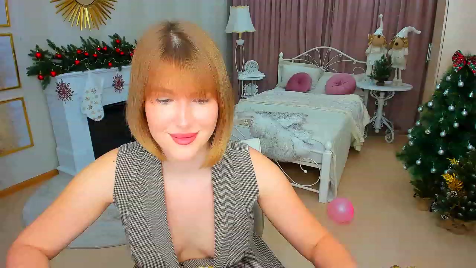 Gallery image thumbnail from GracePanther's myfreecams stream on, 12/25/2023, 03:46 image 16 of 20