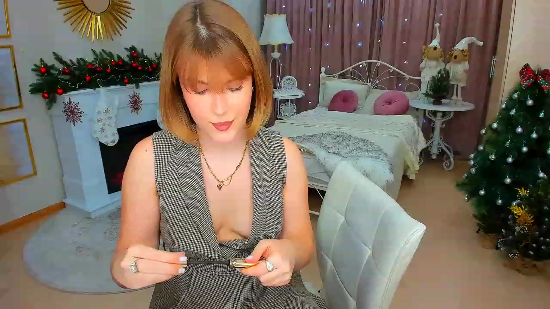 Gallery image thumbnail from GracePanther's myfreecams stream on, 12/25/2023, 05:19 image 7 of 20