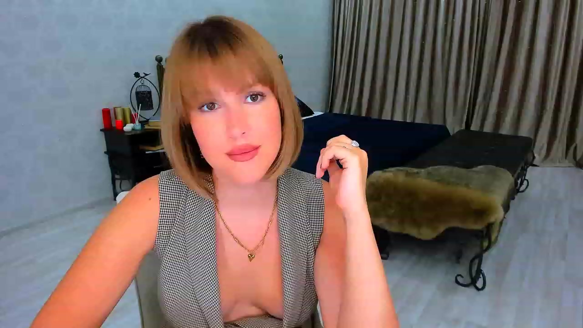 Gallery image thumbnail from GracePanther's myfreecams stream on, 01/30/2024, 08:34 image 3 of 20