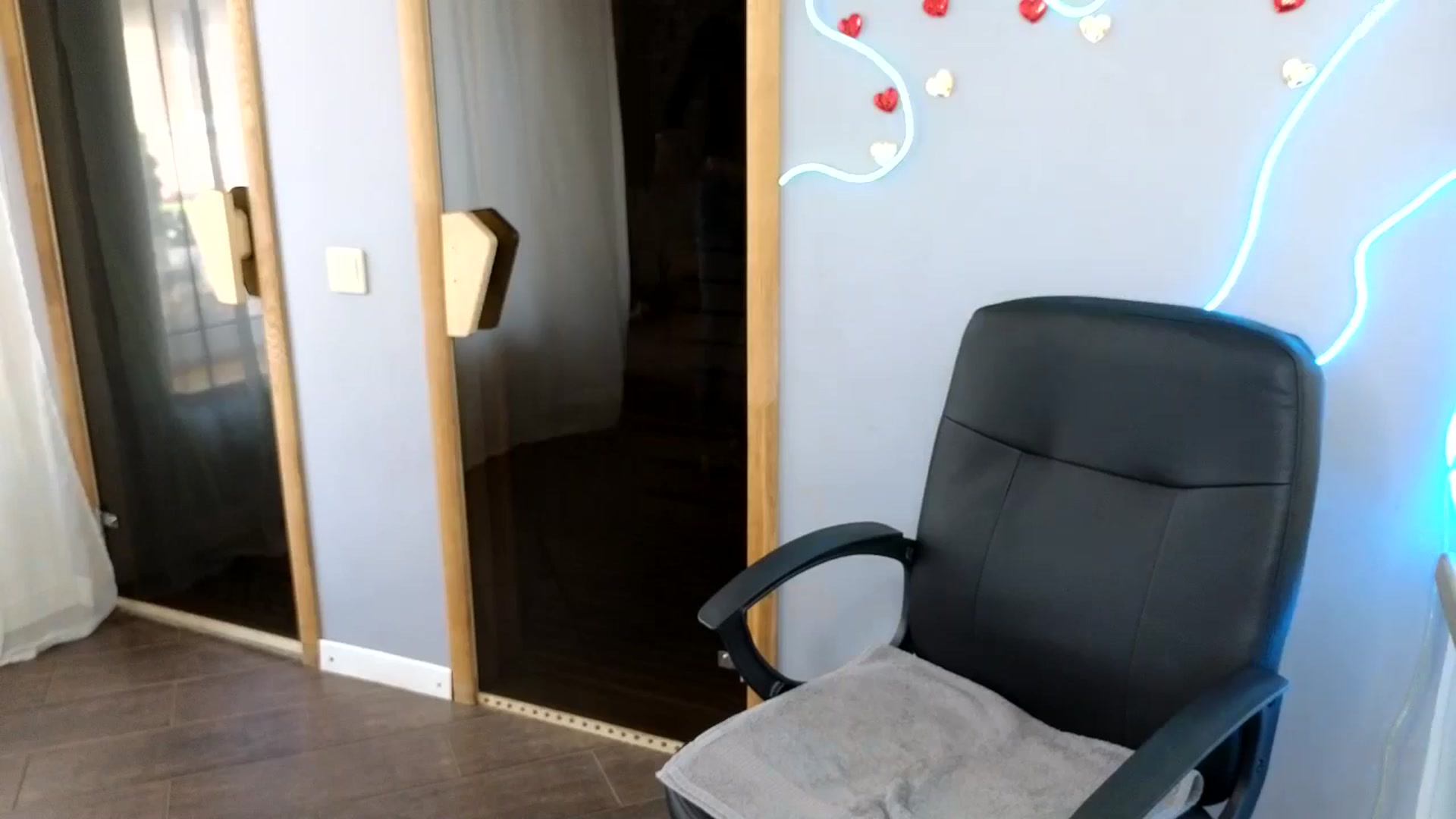 Gallery image thumbnail from Graceful_Doll's myfreecams stream on, 03/22/2025, 11:01 image 12 of 20