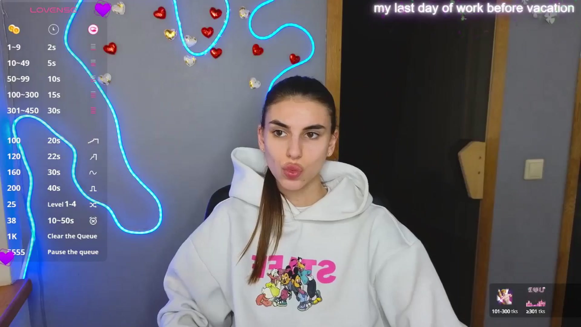 Gallery image thumbnail from Graceful_Doll's myfreecams stream on, 03/25/2025, 12:02 image 13 of 20
