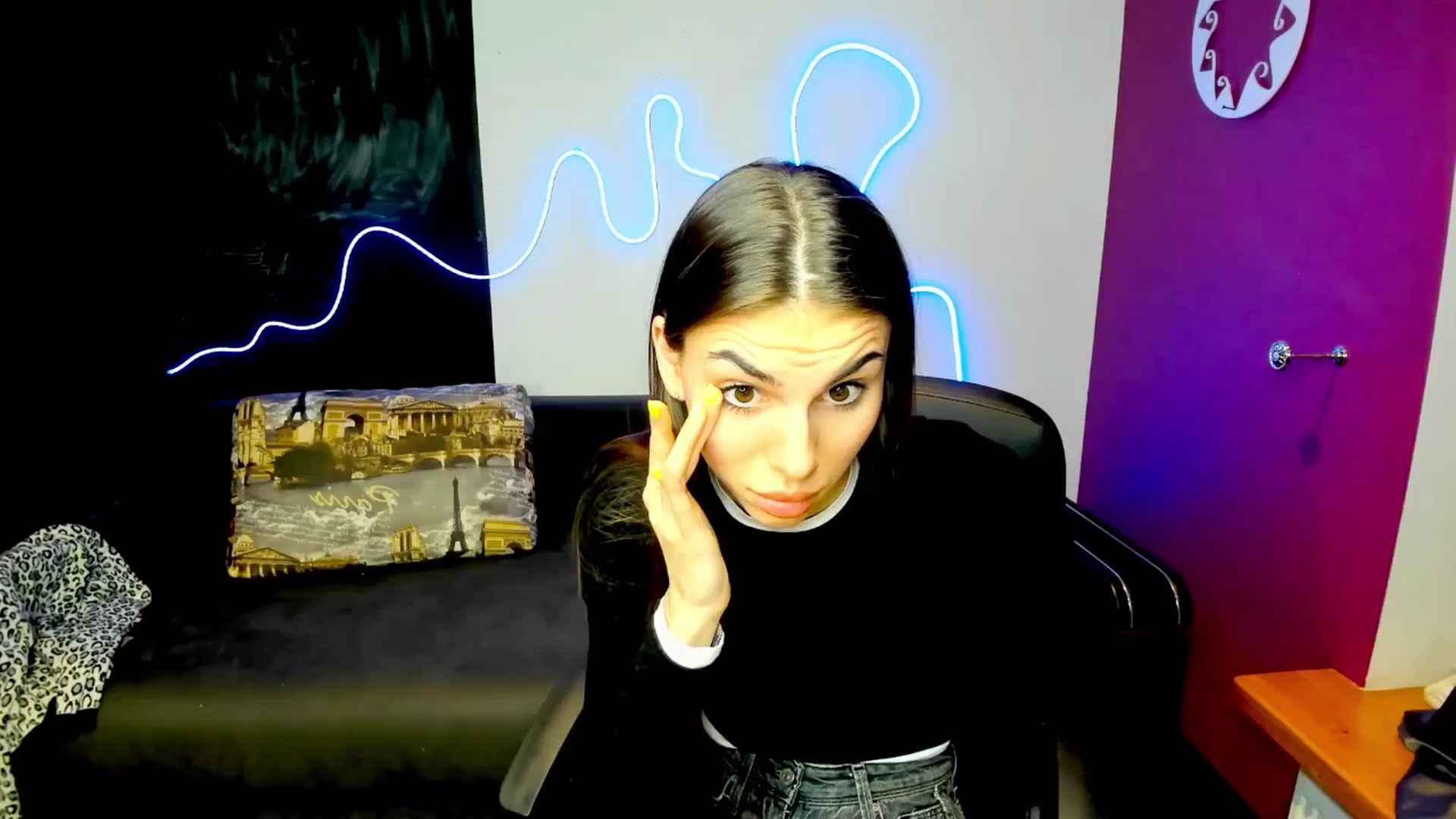 Gallery image thumbnail from Graceful_Doll's myfreecams stream on, 04/17/2025, 17:23 image 1 of 20