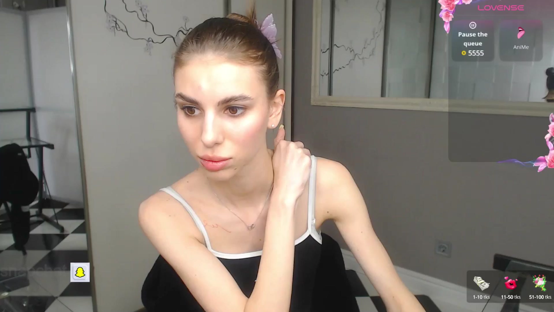 Gallery image thumbnail from Graceful_Doll's myfreecams stream on, 05/13/2025, 12:44 image 5 of 20