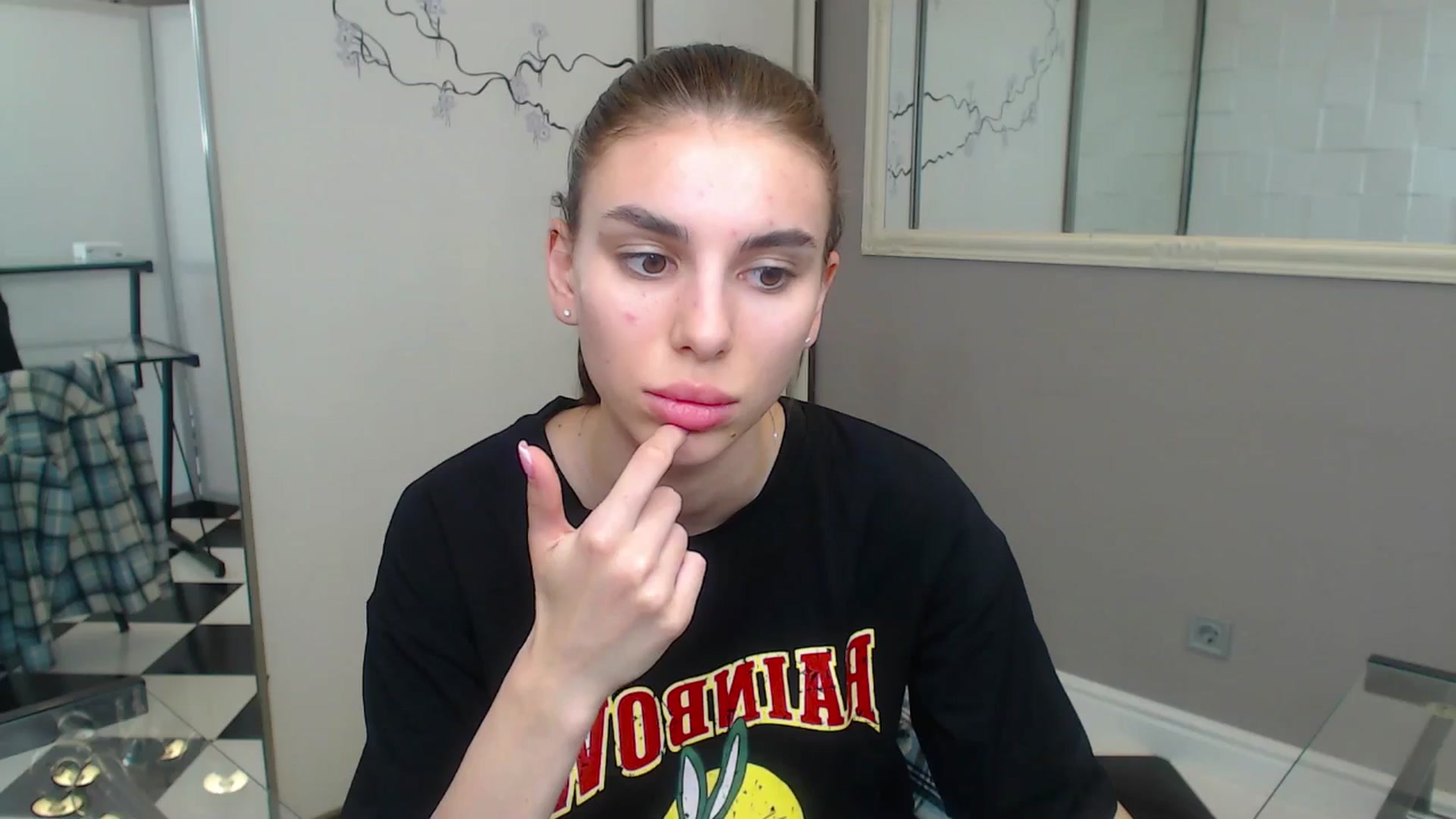 Gallery image thumbnail from Graceful_Doll's myfreecams stream on, 06/21/2025, 08:45 image 4 of 20
