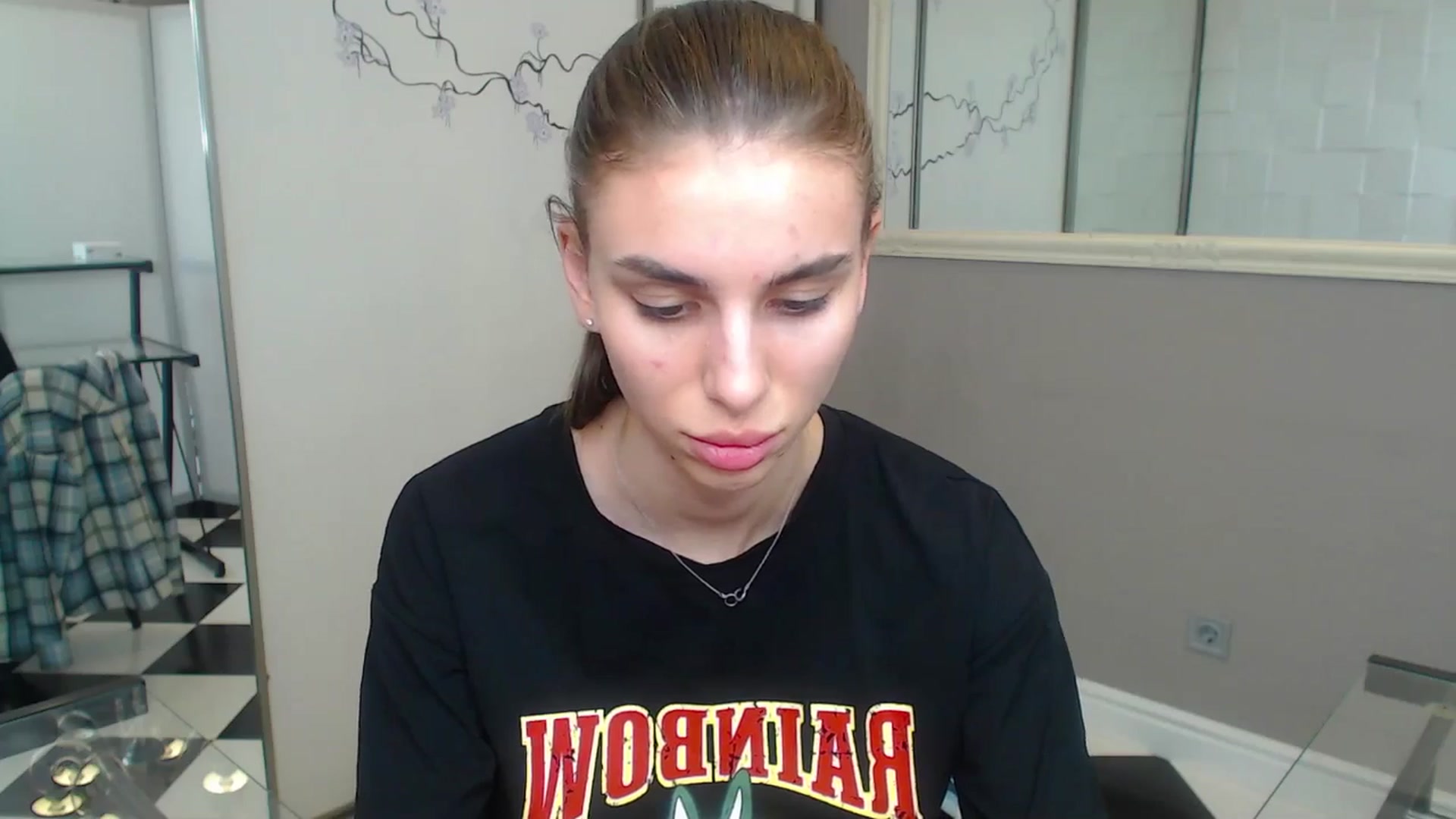 Gallery image thumbnail from Graceful_Doll's myfreecams stream on, 06/21/2025, 08:45 image 7 of 20
