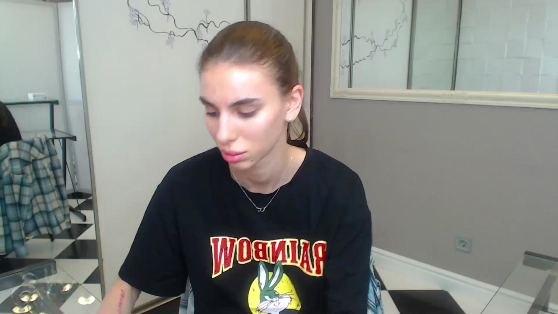 Gallery image thumbnail from Graceful_Doll's myfreecams stream on, 06/21/2025, 08:45 image 18 of 20