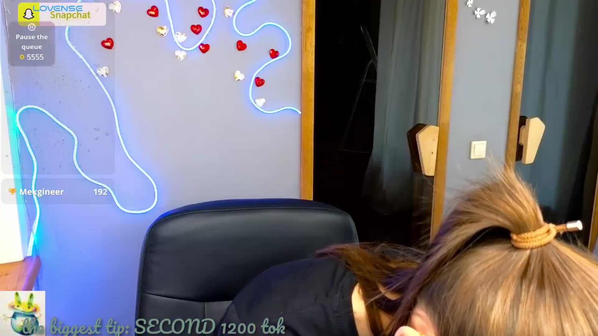Gallery image thumbnail from Graceful_Doll's myfreecams stream on, 06/27/2025, 08:03 image 15 of 20