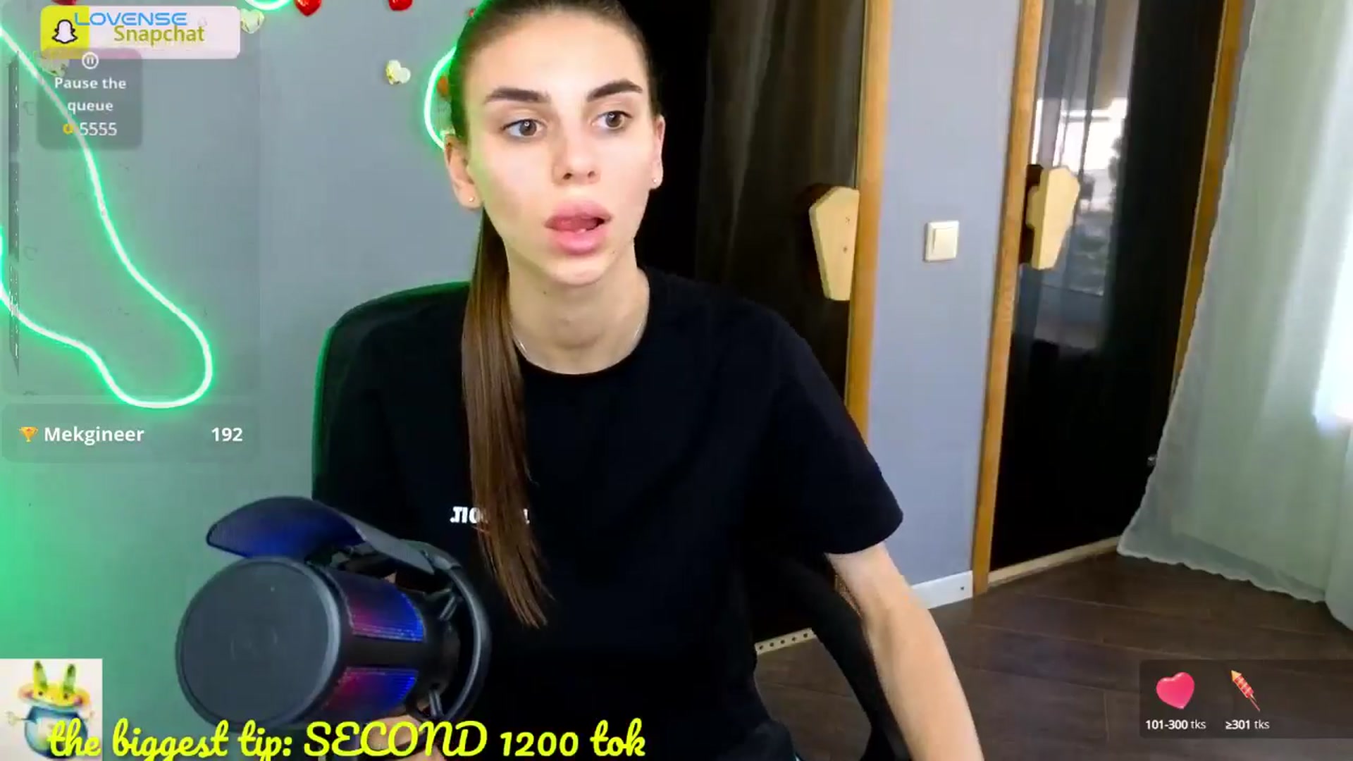 Gallery image thumbnail from Graceful_Doll's myfreecams stream on, 06/27/2025, 10:43 image 16 of 20
