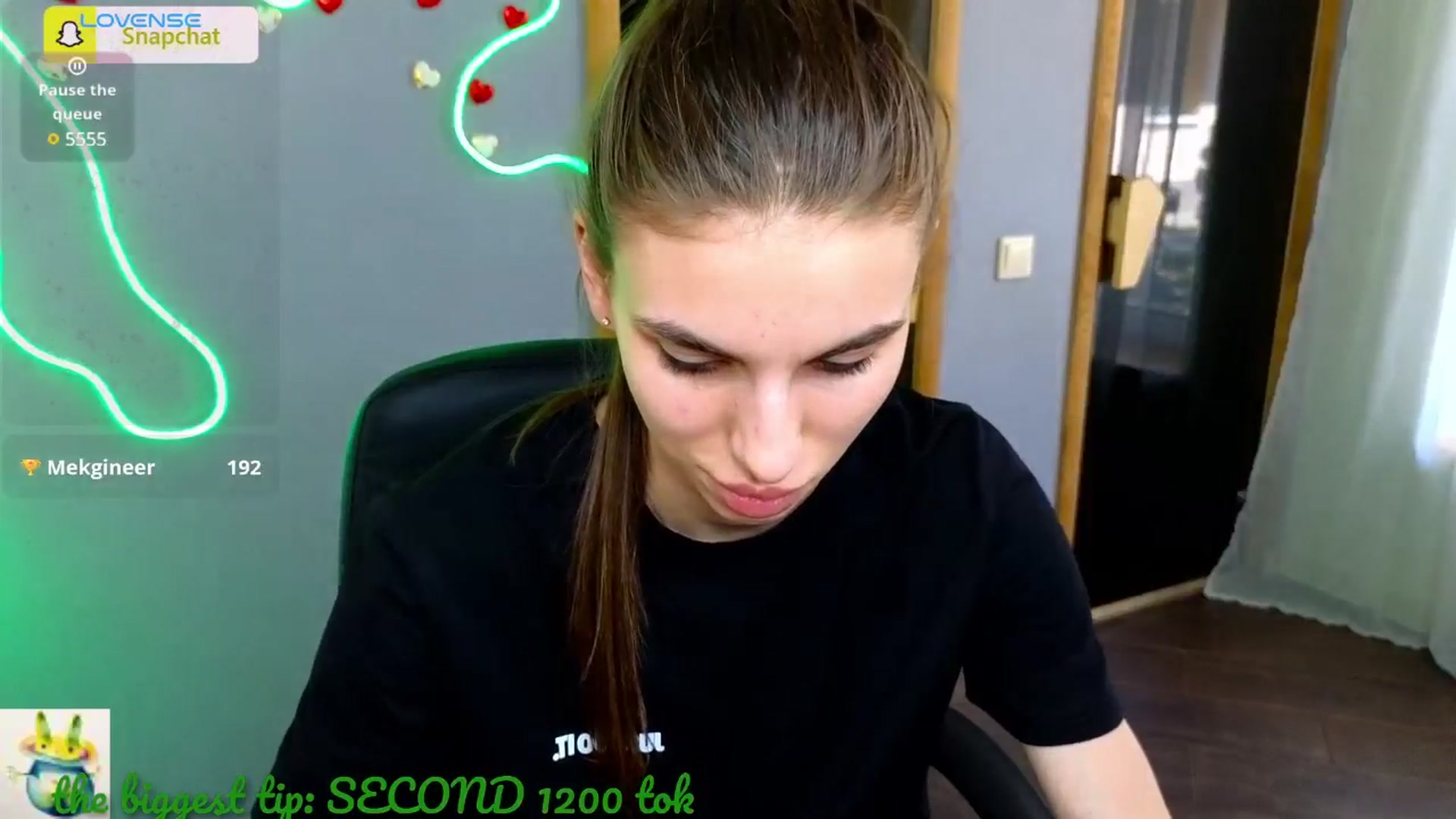 Gallery image thumbnail from Graceful_Doll's myfreecams stream on, 06/27/2025, 10:43 image 13 of 20