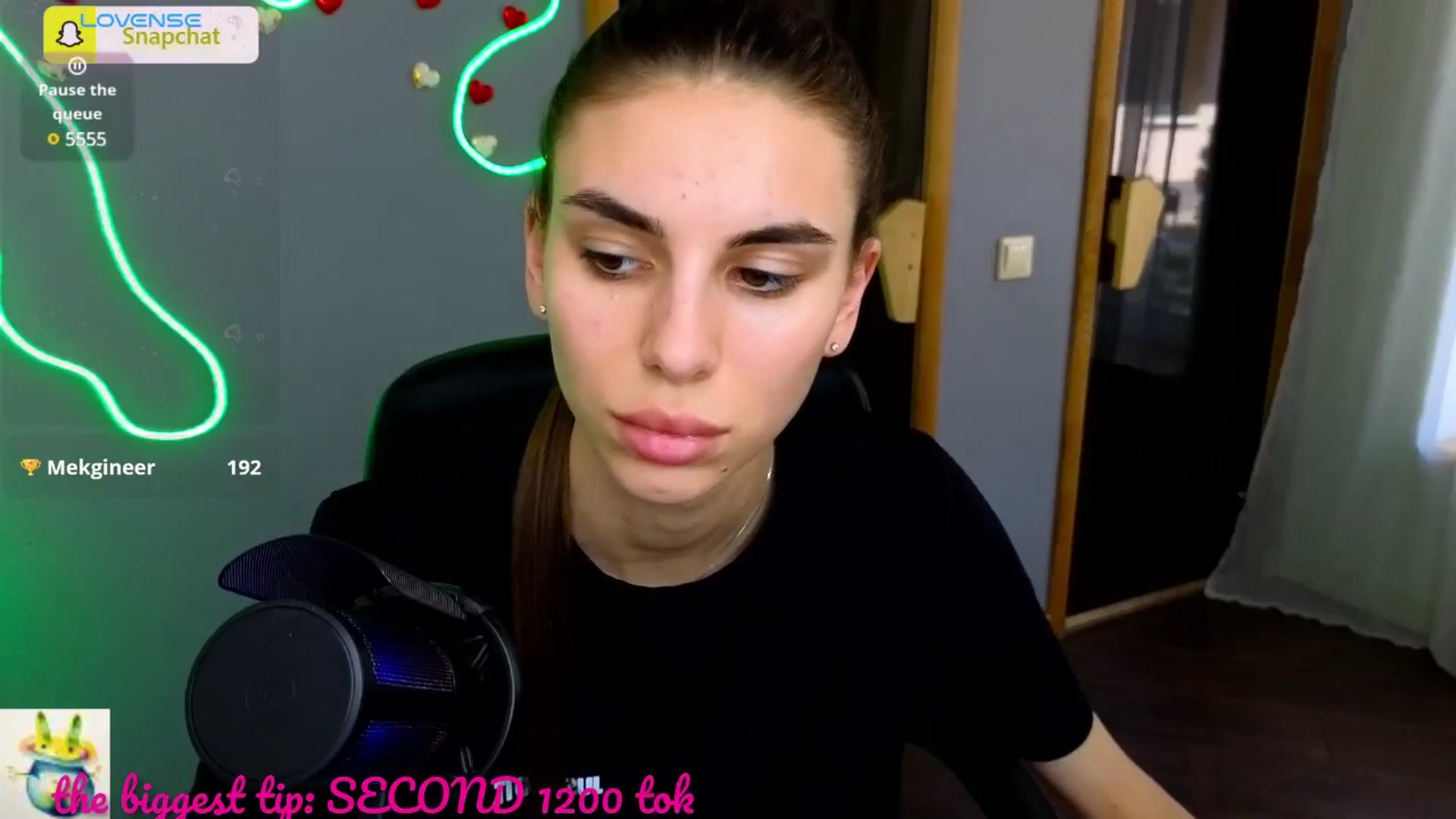 Gallery image thumbnail from Graceful_Doll's myfreecams stream on, 06/27/2025, 10:43 image 15 of 20