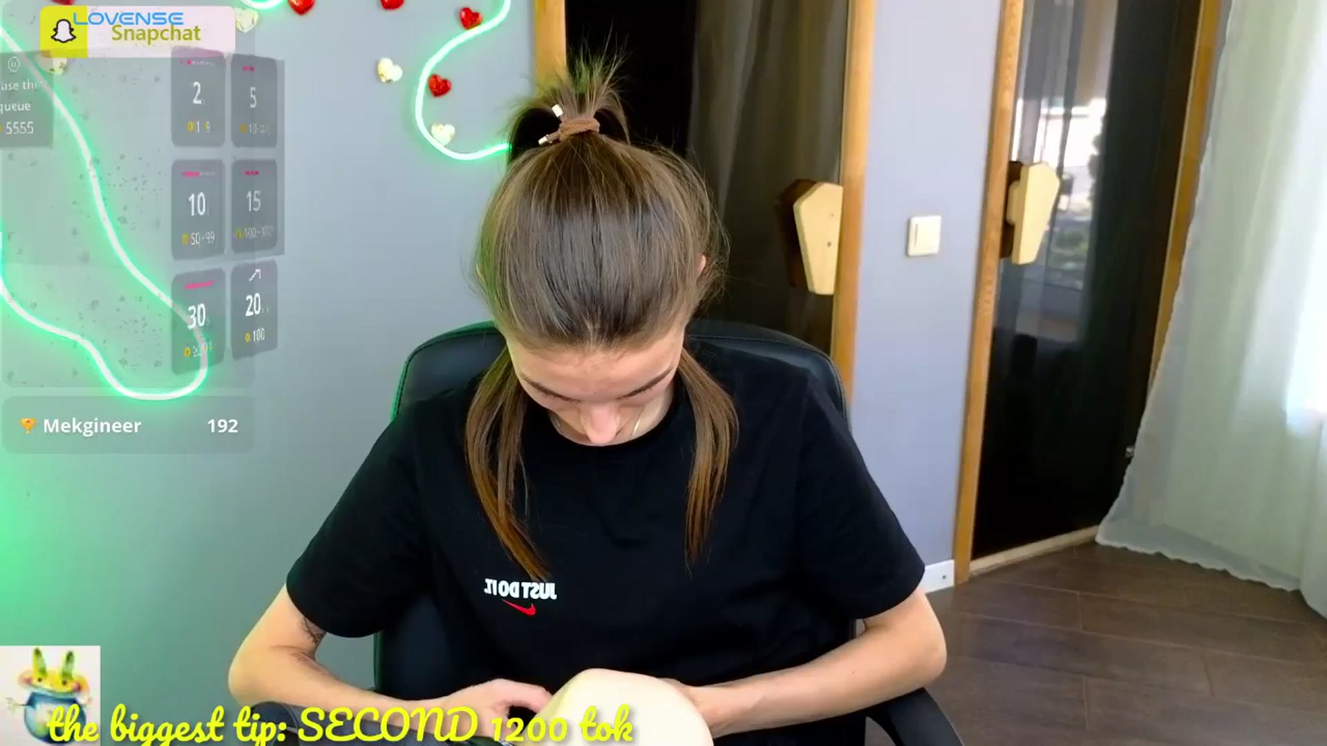 Gallery image thumbnail from Graceful_Doll's myfreecams stream on, 06/27/2025, 10:43 image 6 of 20