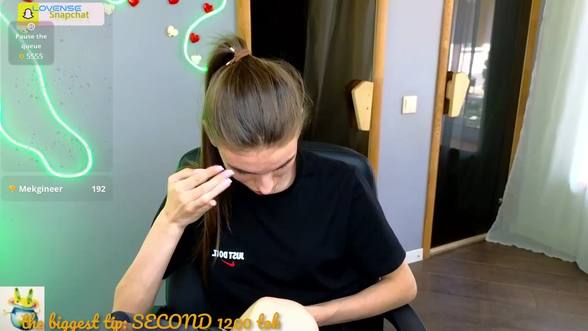 Gallery image thumbnail from Graceful_Doll's myfreecams stream on, 06/27/2025, 10:43 image 7 of 20