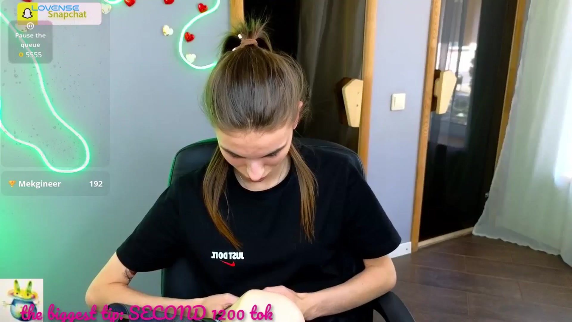 Gallery image thumbnail from Graceful_Doll's myfreecams stream on, 06/27/2025, 10:43 image 5 of 20