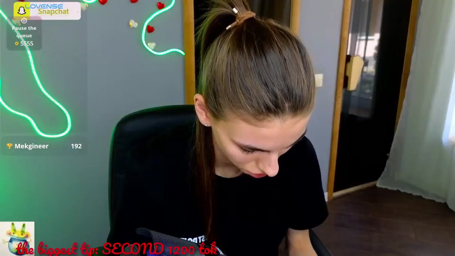 Gallery image thumbnail from Graceful_Doll's myfreecams stream on, 06/27/2025, 10:43 image 9 of 20