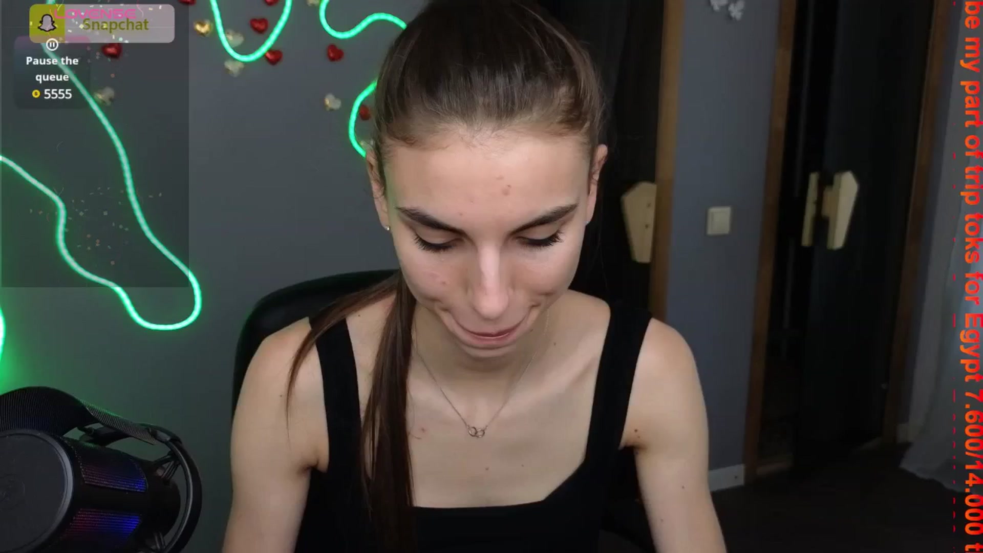 Gallery image thumbnail from Graceful_Doll's myfreecams stream on, 07/08/2025, 10:22 image 3 of 20