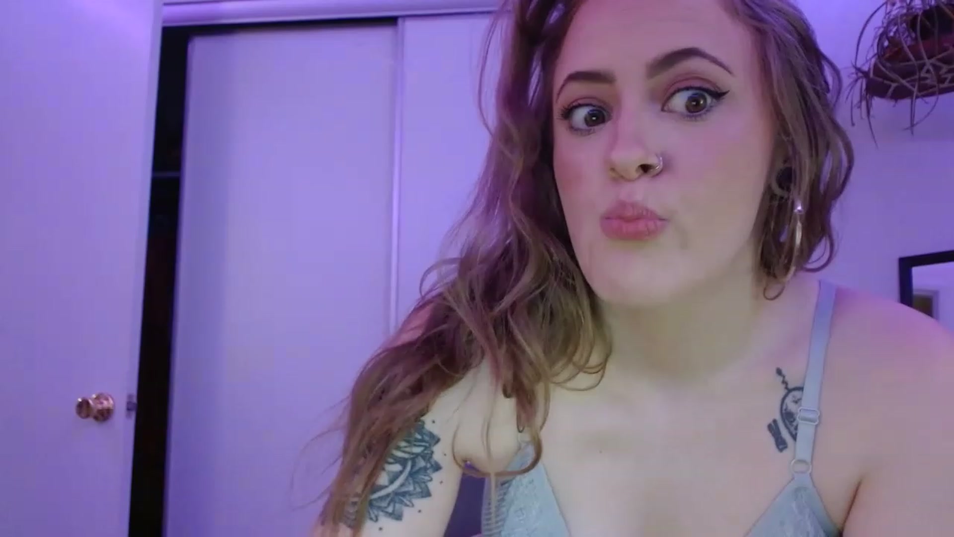 Gallery image thumbnail from Gracexgala's myfreecams stream on, 11/21/2022, 07:47 image 3 of 20