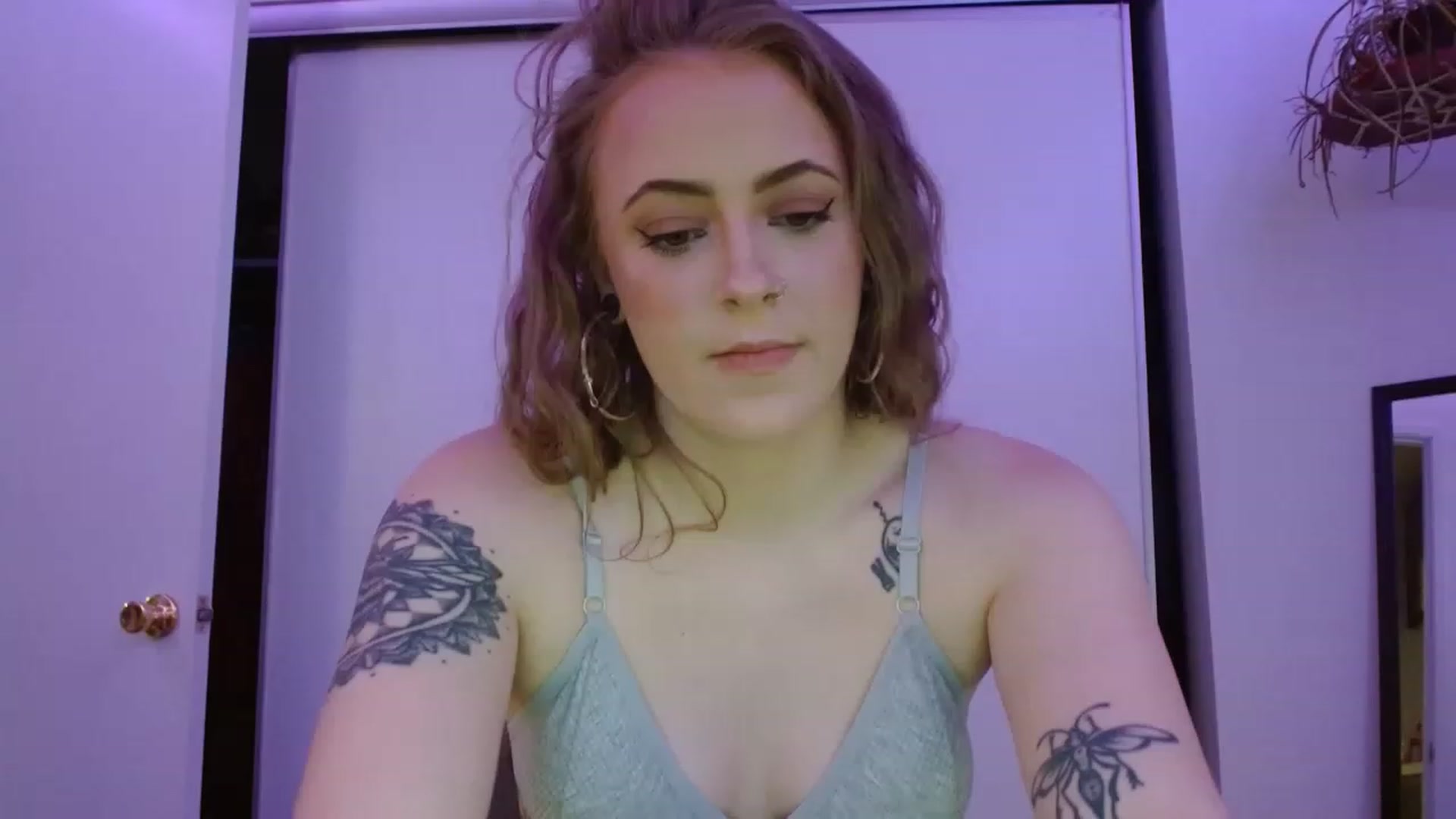Gallery image thumbnail from Gracexgala's myfreecams stream on, 11/21/2022, 07:47 image 5 of 20