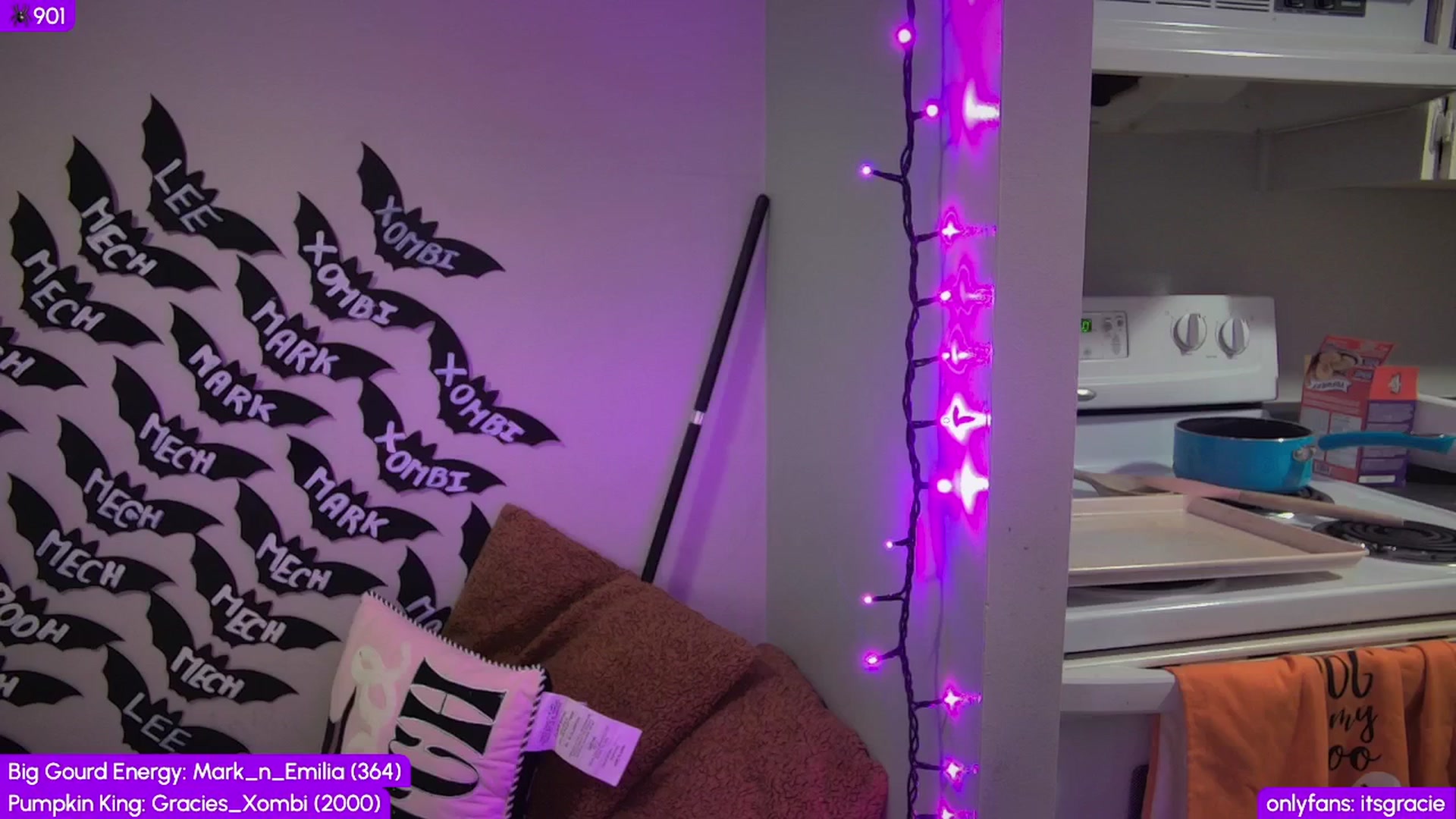 Gallery image thumbnail from Gracie's myfreecams stream on, 10/14/2025, 24:18 image 17 of 20
