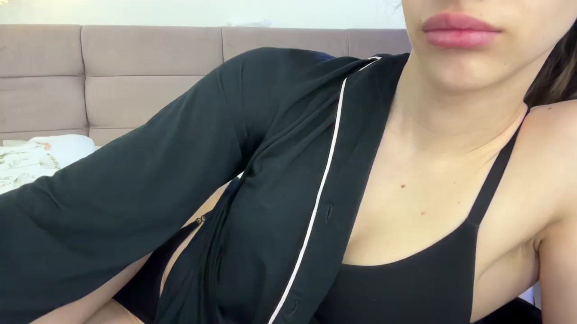Gallery image thumbnail from GracieJade's myfreecams stream on, 04/02/2025, 08:39 image 2 of 20