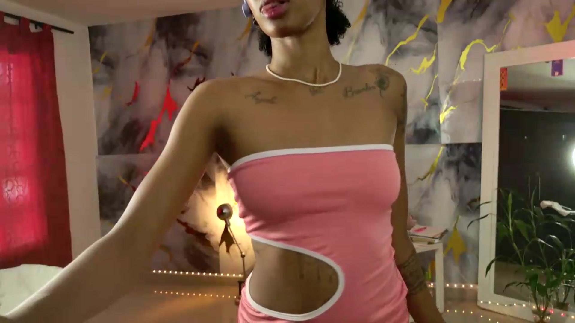 Gallery image thumbnail from GrajalesAngie's myfreecams stream on, 06/12/2026, 17:07 image 16 of 20