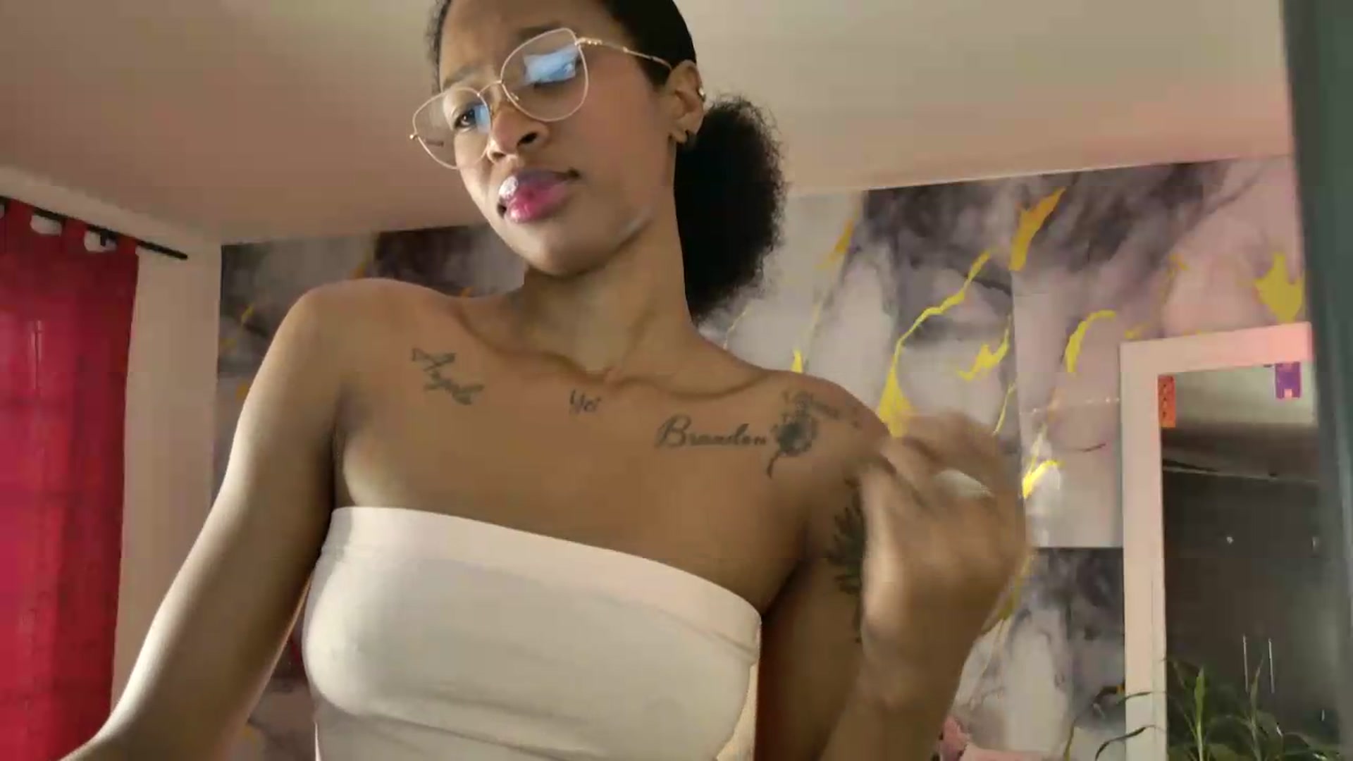 Gallery image thumbnail from GrajalesAngie's myfreecams stream on, 06/20/2026, 13:34 image 4 of 20